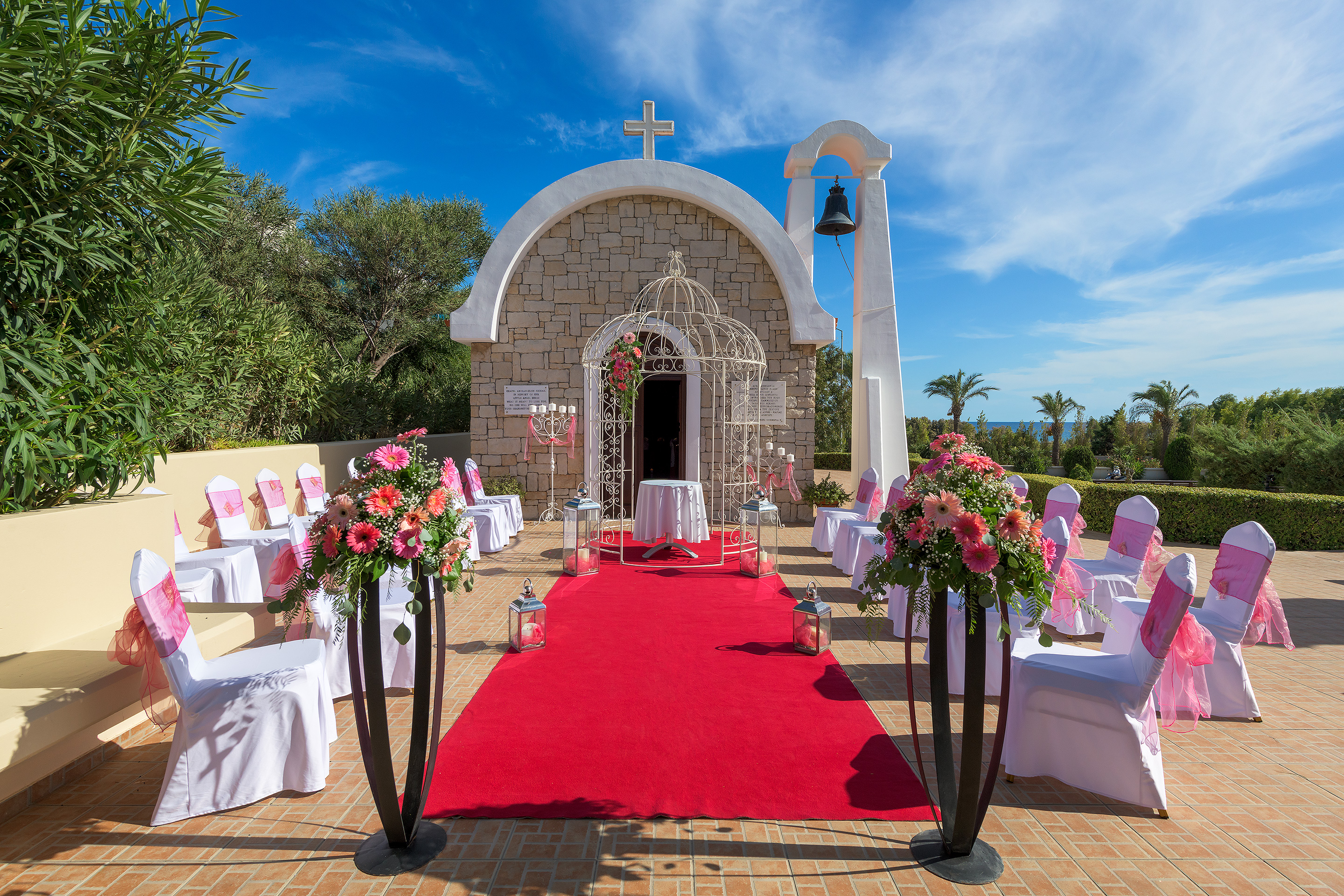 Image: http://www.bookyourweddingday.com/images/media/uploadfiles/Church-1.jpg