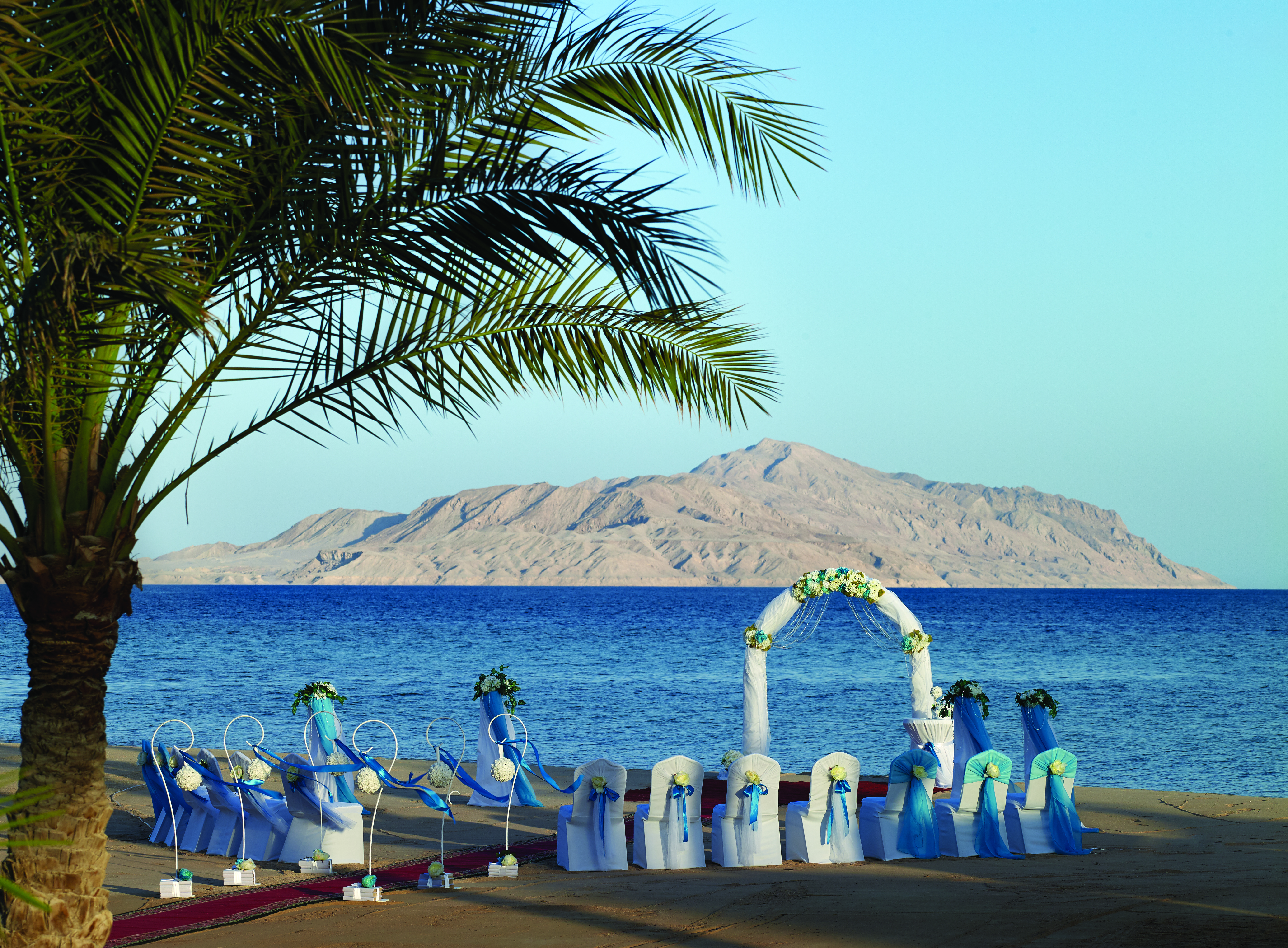 Image: http://www.bookyourweddingday.com/images/media/uploadfiles/CoralSea_Sensatori262333V.Paterakis.jpg