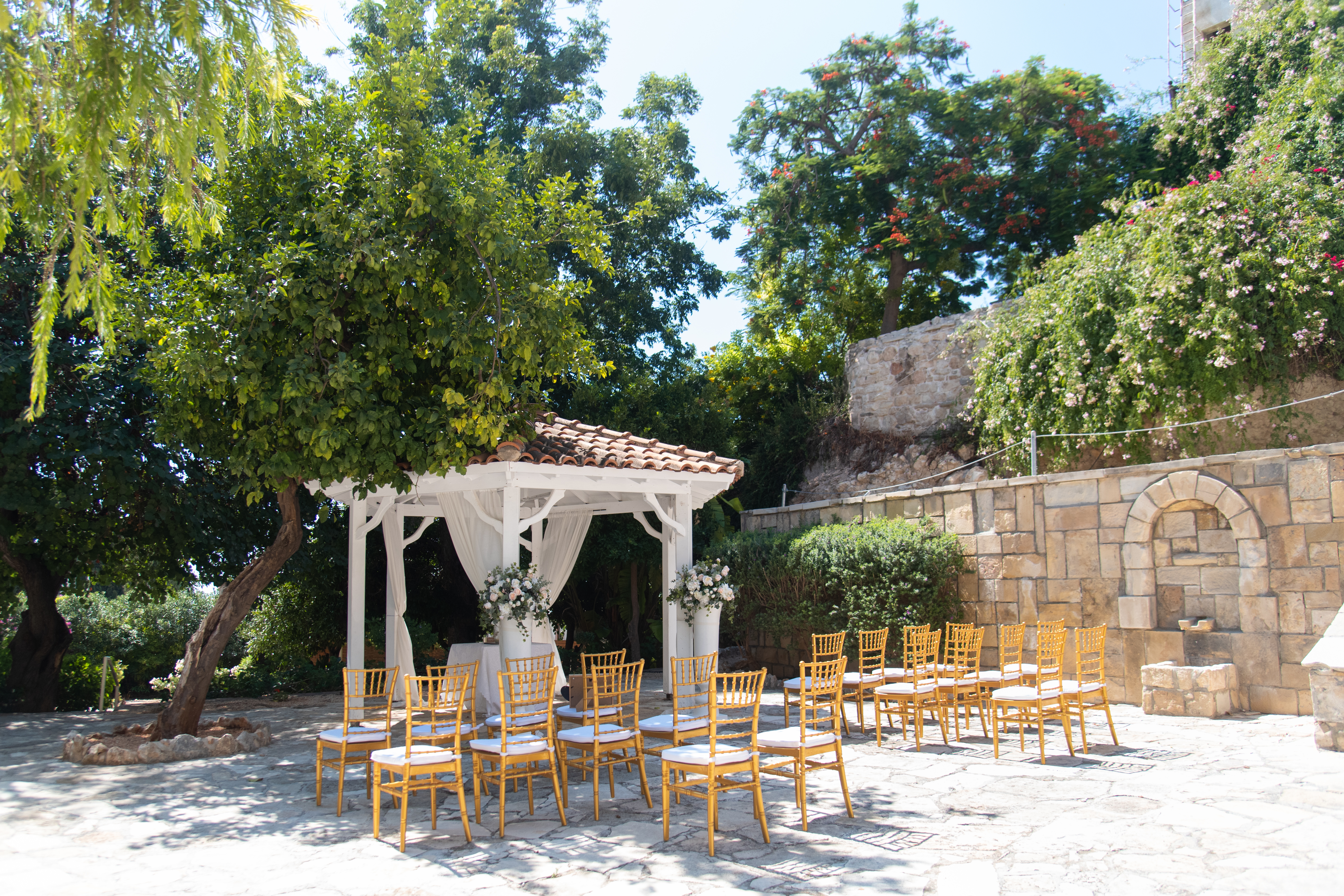 Image: http://www.bookyourweddingday.com/images/media/uploadfiles/DSC_6631.jpg