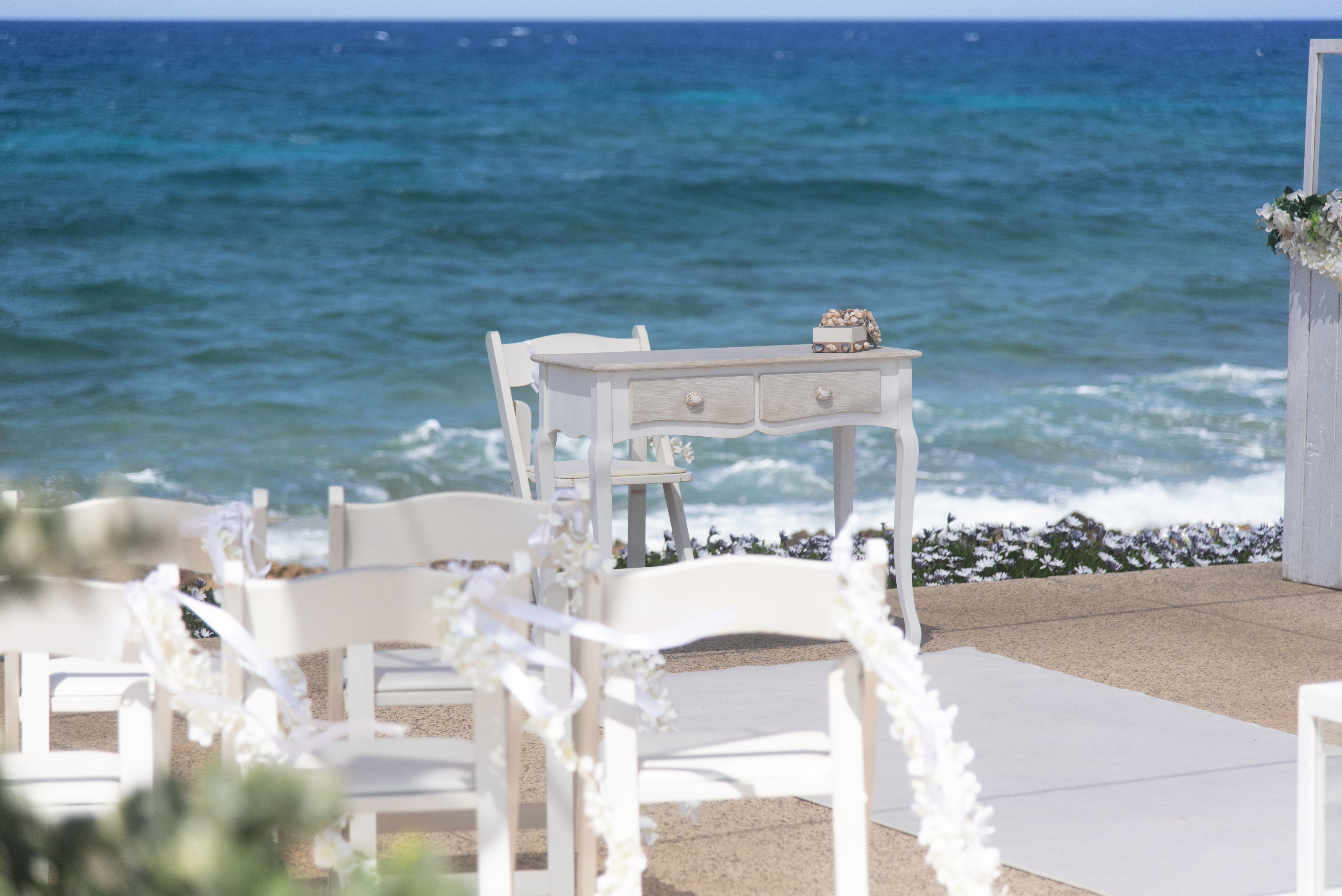 Image: http://www.bookyourweddingday.com/images/media/uploadfiles/DSC_9090.jpg