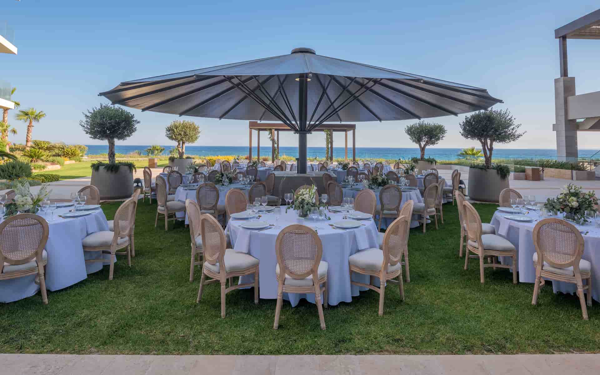 Image: http://www.bookyourweddingday.com/images/media/uploadfiles/Event-Lawn-Wedding-set-up-1-v2-NEW-1920x1201-ss.jpg