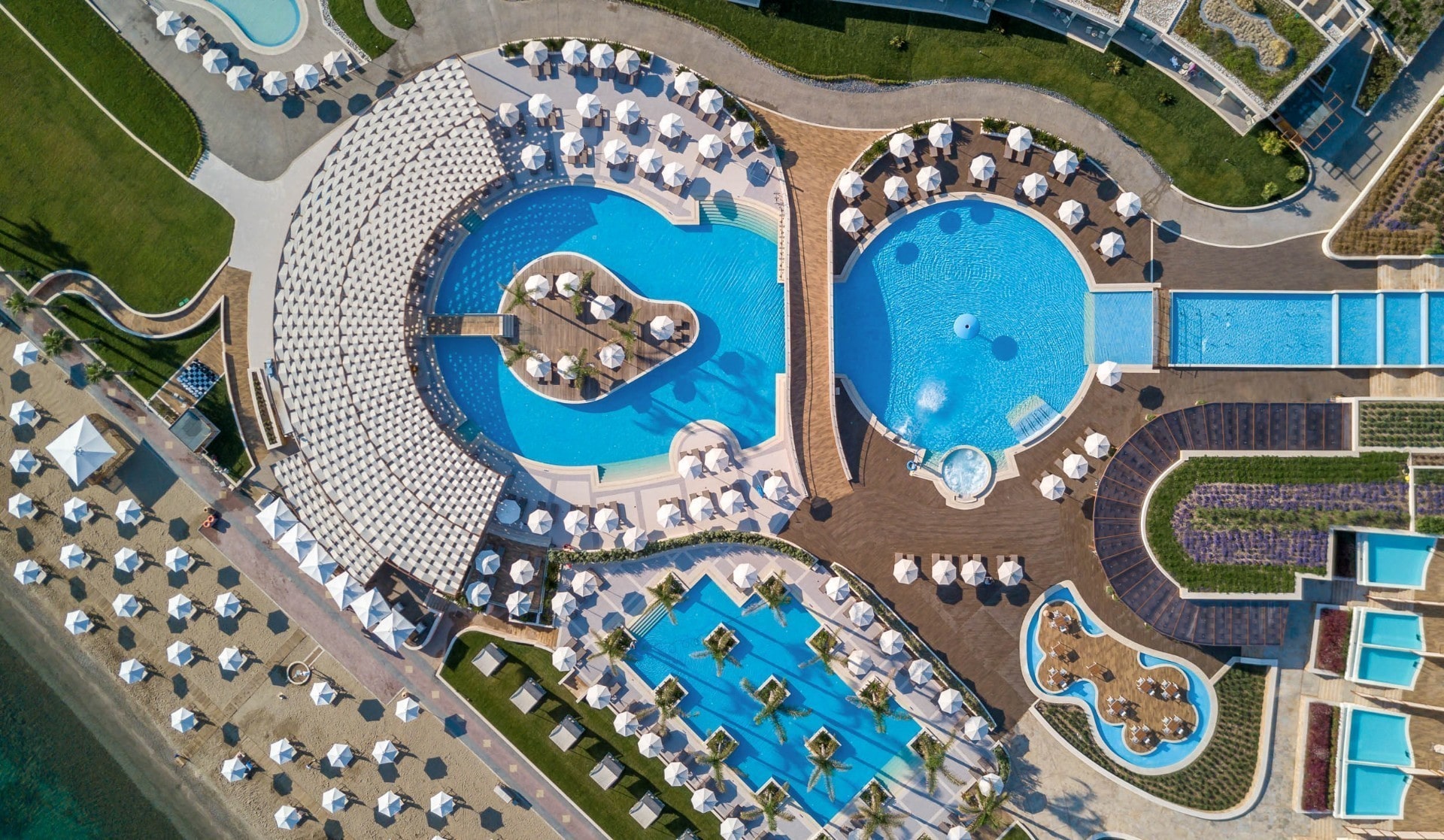 Image: http://www.bookyourweddingday.com/images/media/uploadfiles/Miraggio-pools-min.jpeg