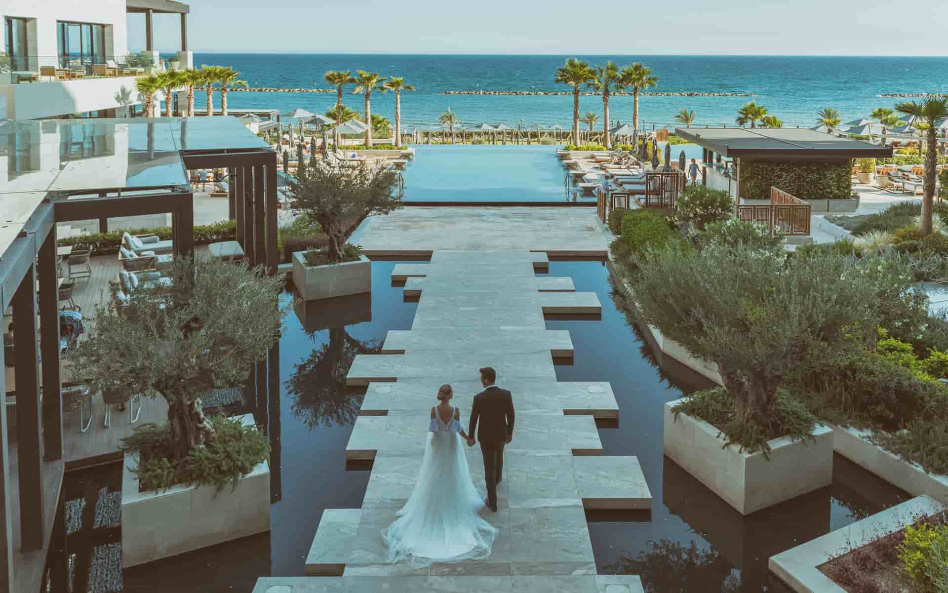 Image: http://www.bookyourweddingday.com/images/media/uploadfiles/Wedding-couple-14-NEW-1920x1201-ss.jpg