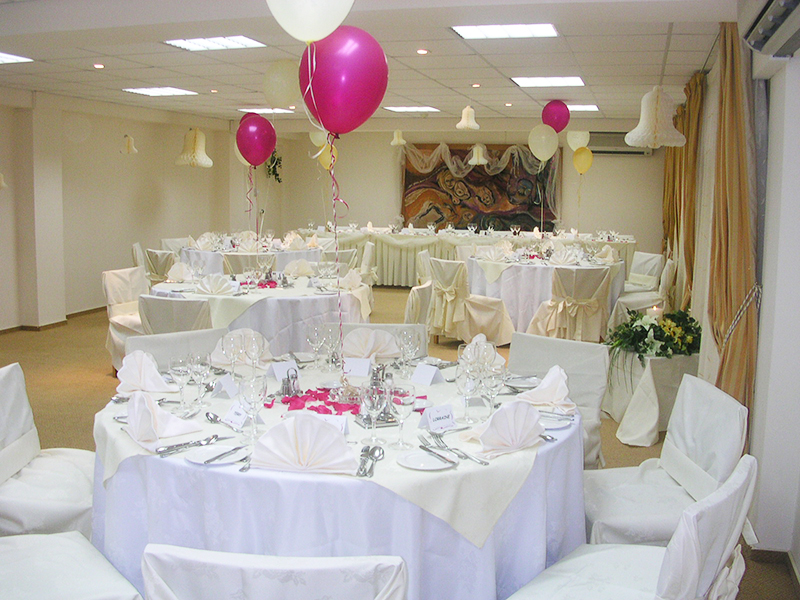 Image: http://www.bookyourweddingday.com/images/media/uploadfiles/art_6_65762.jpg