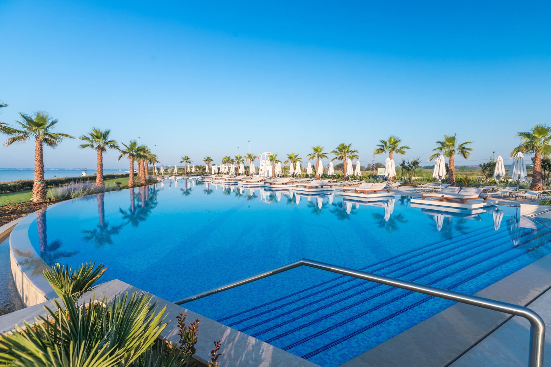 Image: http://www.bookyourweddingday.com/images/media/uploadfiles/bpa-pool.jpg