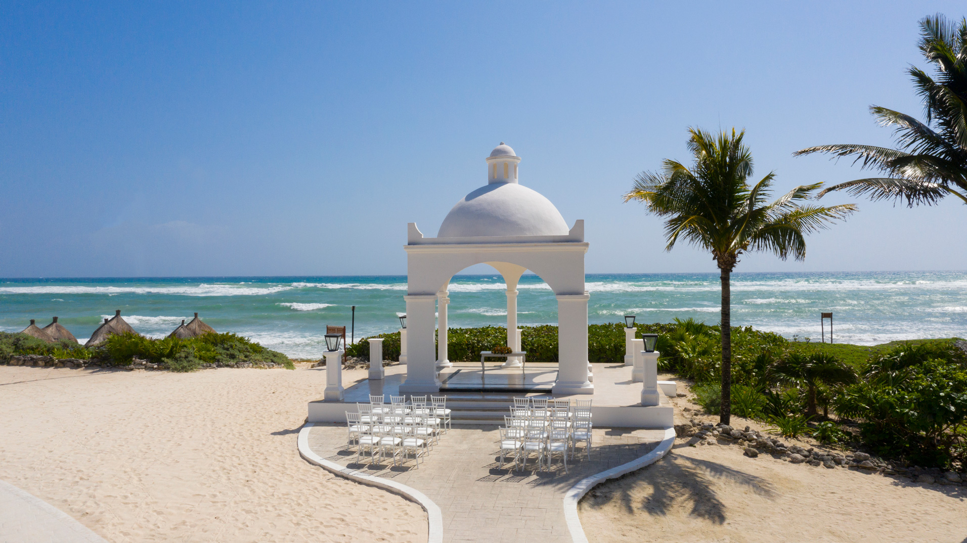 Image: http://www.bookyourweddingday.com/images/media/uploadfiles/geb_wedding_freewedding_tulum_000_med-s.jpg