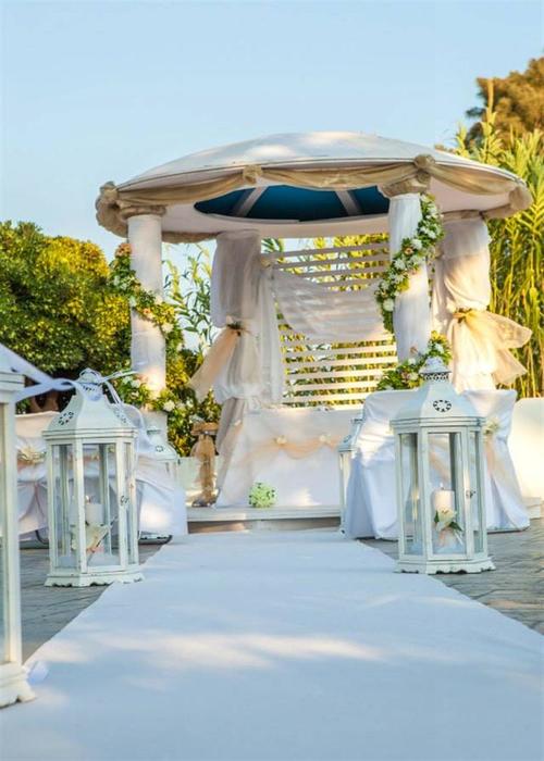 Image: http://www.bookyourweddingday.com/images/media/uploadfiles/high_28_82_3_500x700.jpg