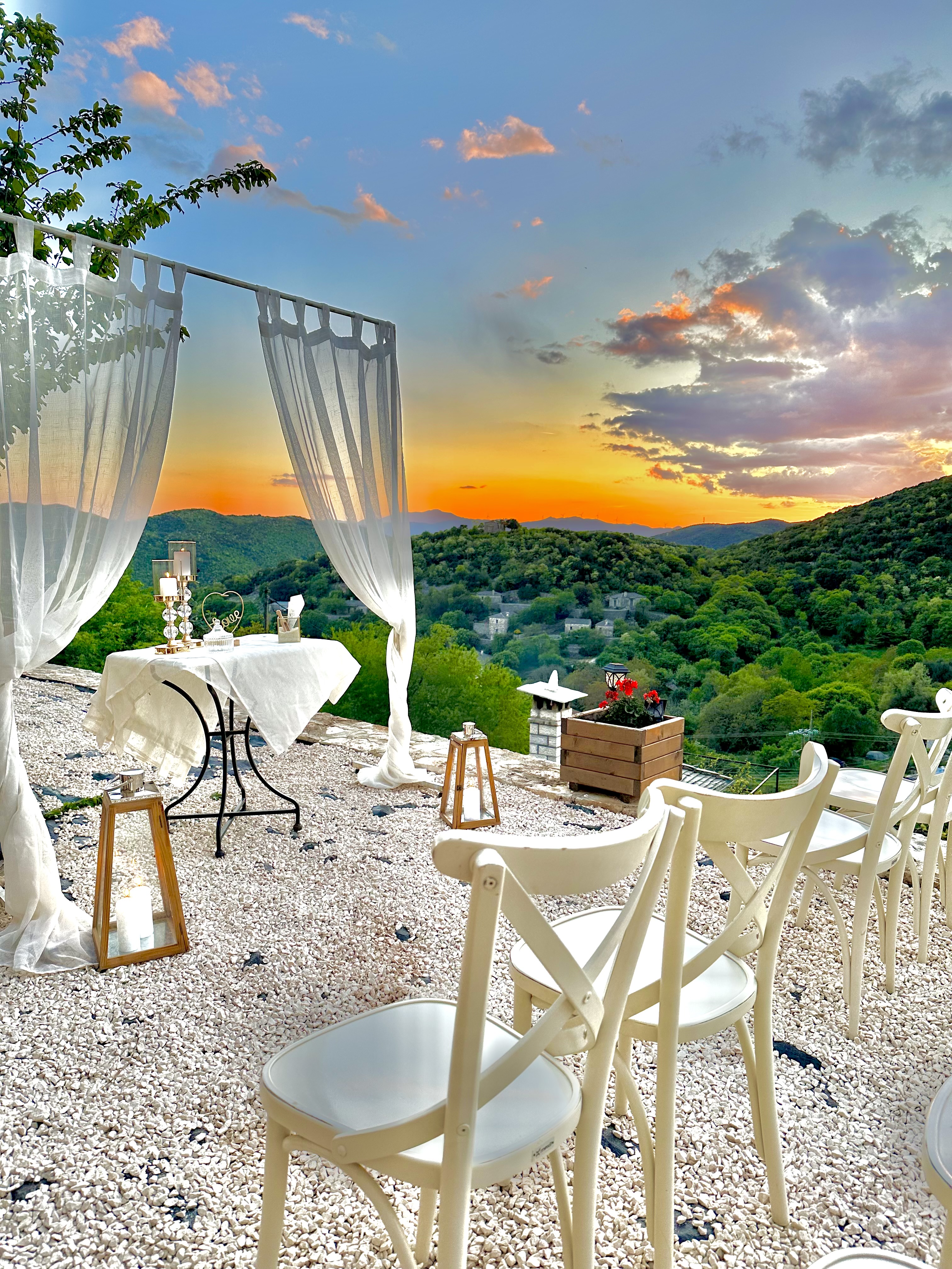 Image: http://www.bookyourweddingday.com/images/media/uploadfiles/image00008.jpeg