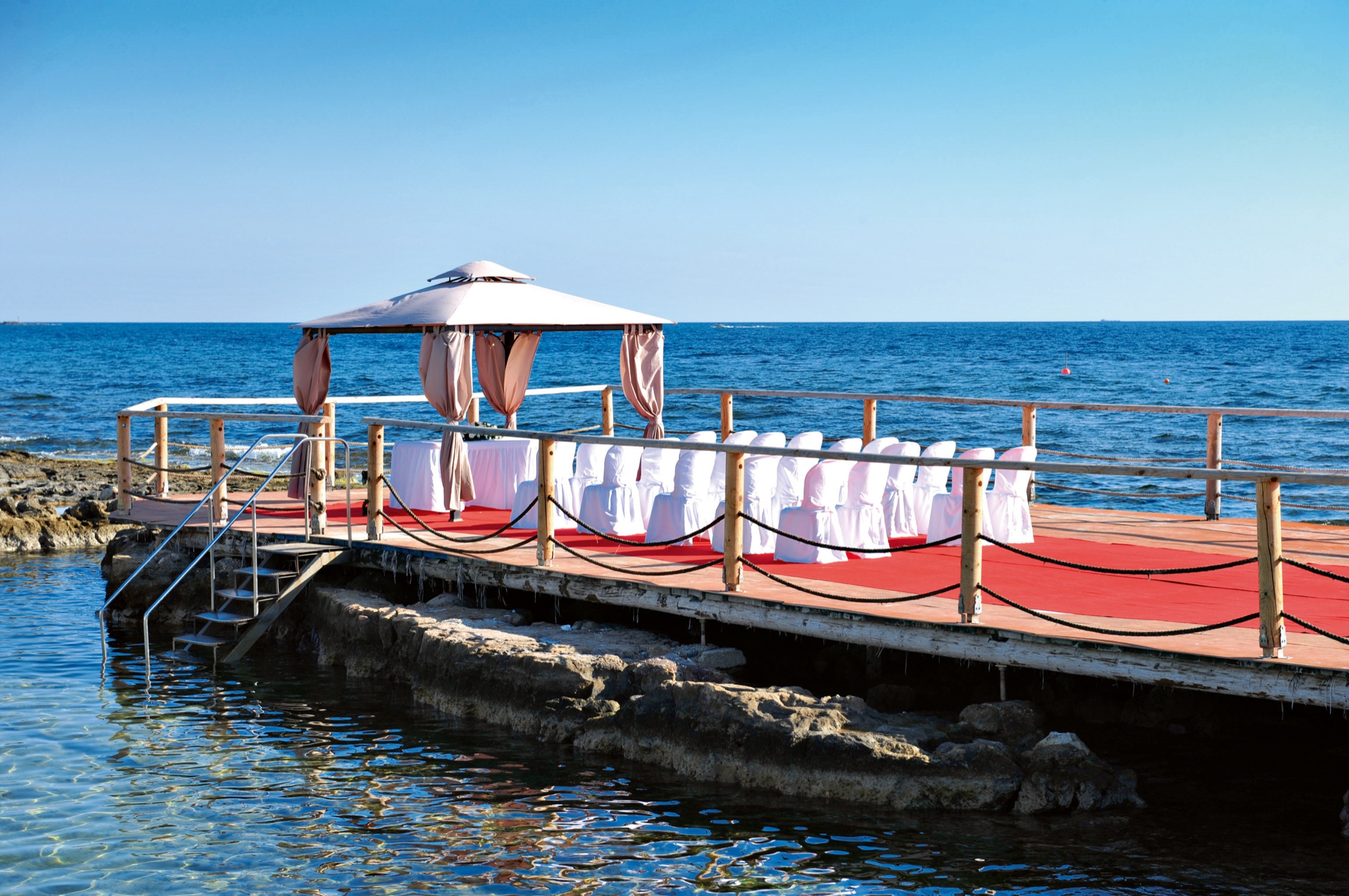 Image: http://www.bookyourweddingday.com/images/media/uploadfiles/pier.jpg