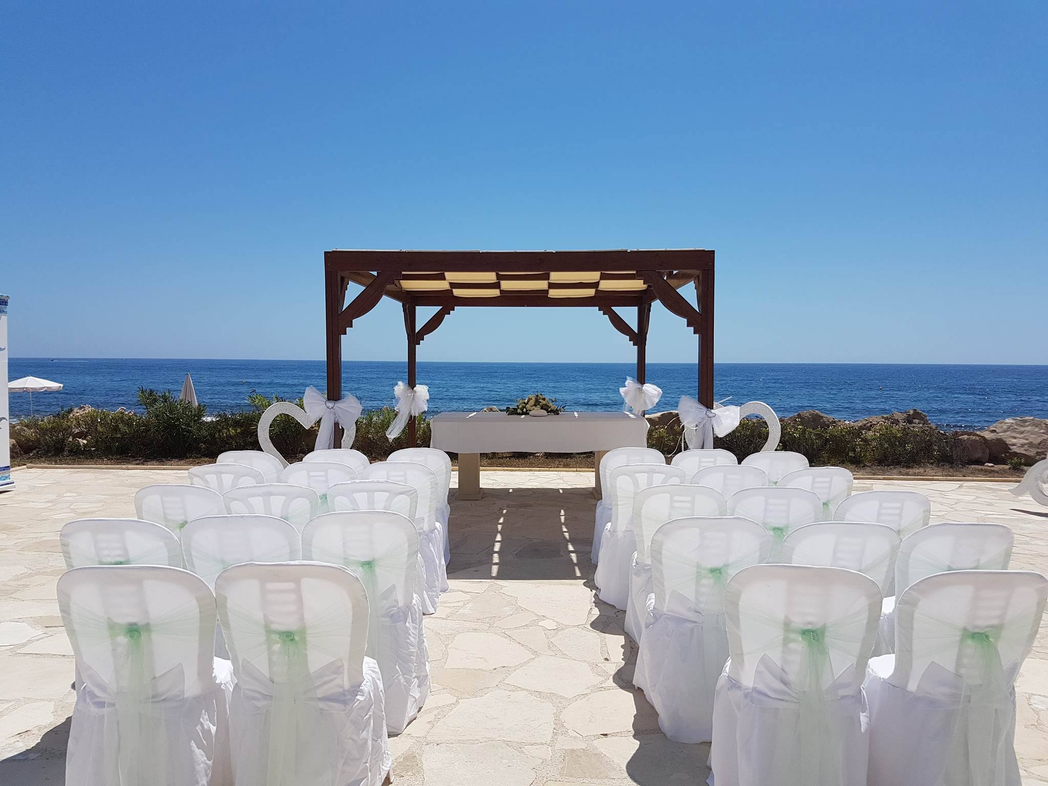Image: http://www.bookyourweddingday.com/images/media/uploadfiles/sentido-cypria-gazebo.jpg