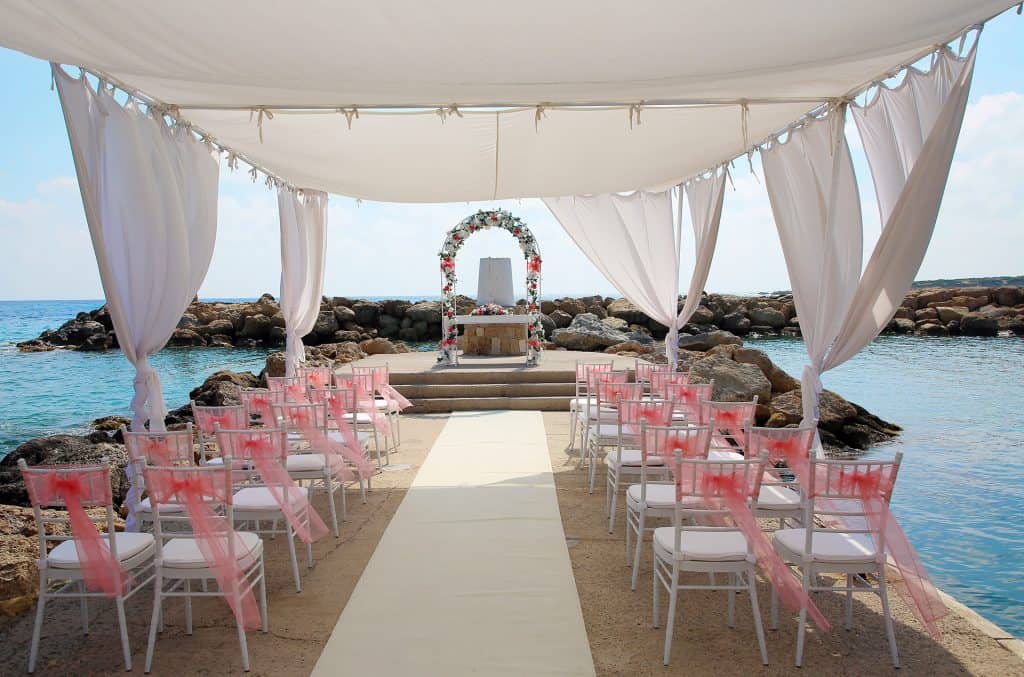 Image: http://www.bookyourweddingday.com/images/media/uploadfiles/weddings-1024x677.jpg