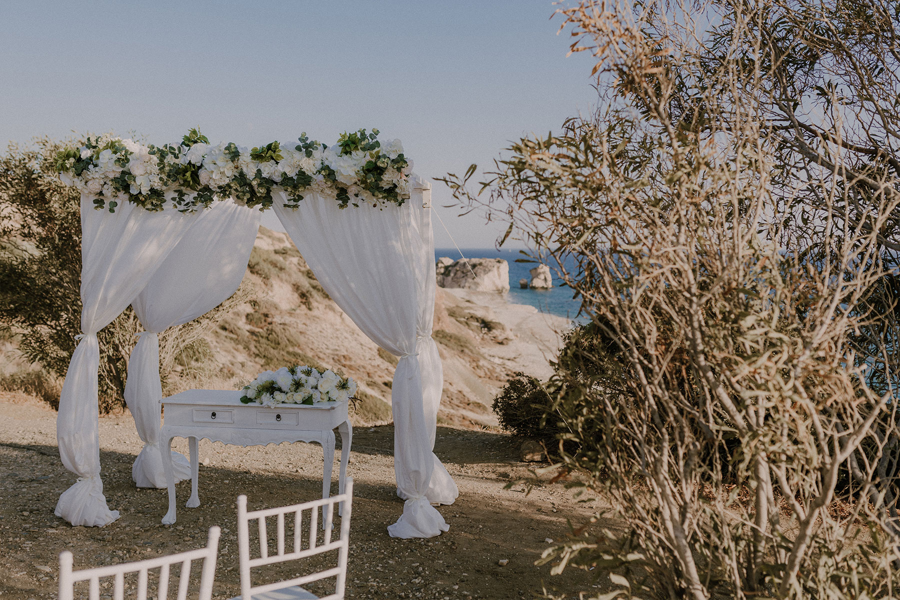 Book your wedding day in Aphrodite's Rock-Petra tou Romiou