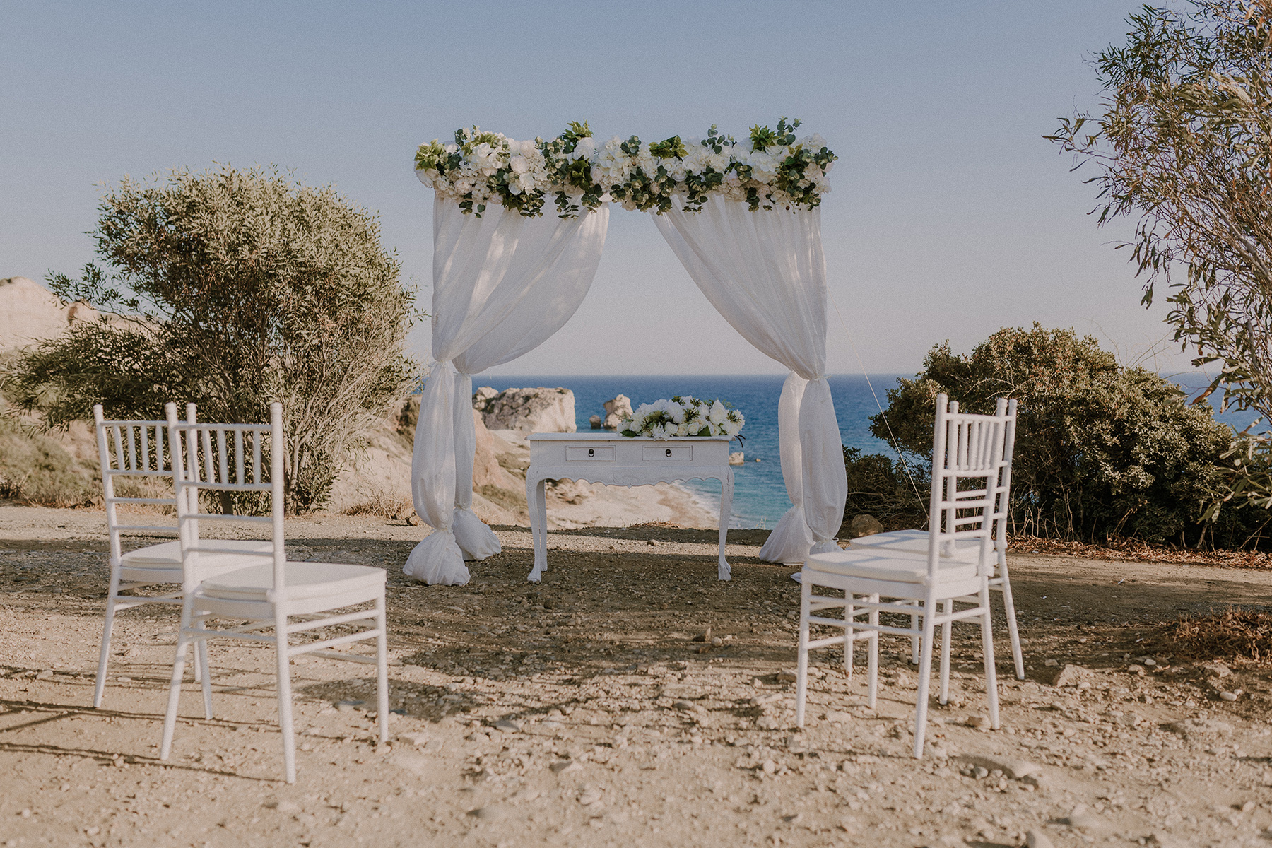 Book your wedding day in Aphrodite's Rock-Petra tou Romiou