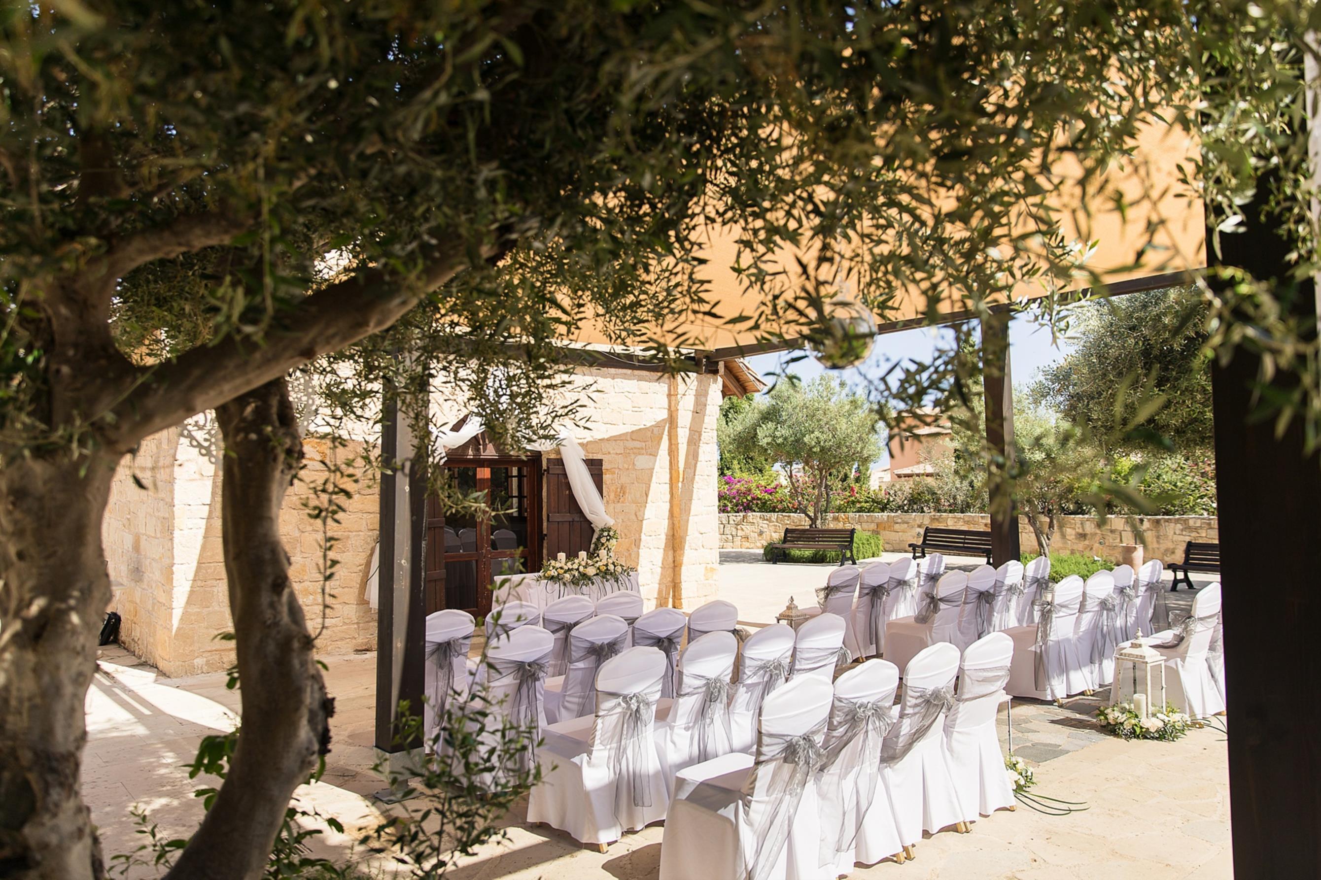 Book your wedding day in Sensatori Aphrodite Hills Resort