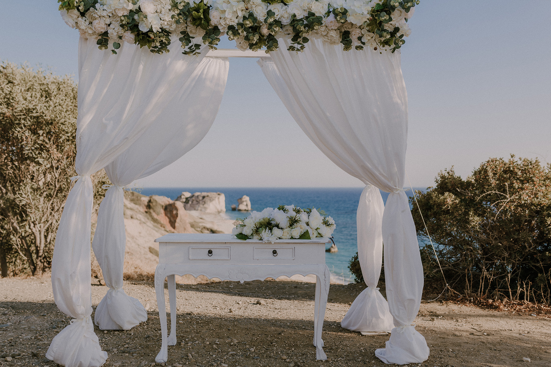 Book your wedding day in Aphrodite's Rock-Petra tou Romiou