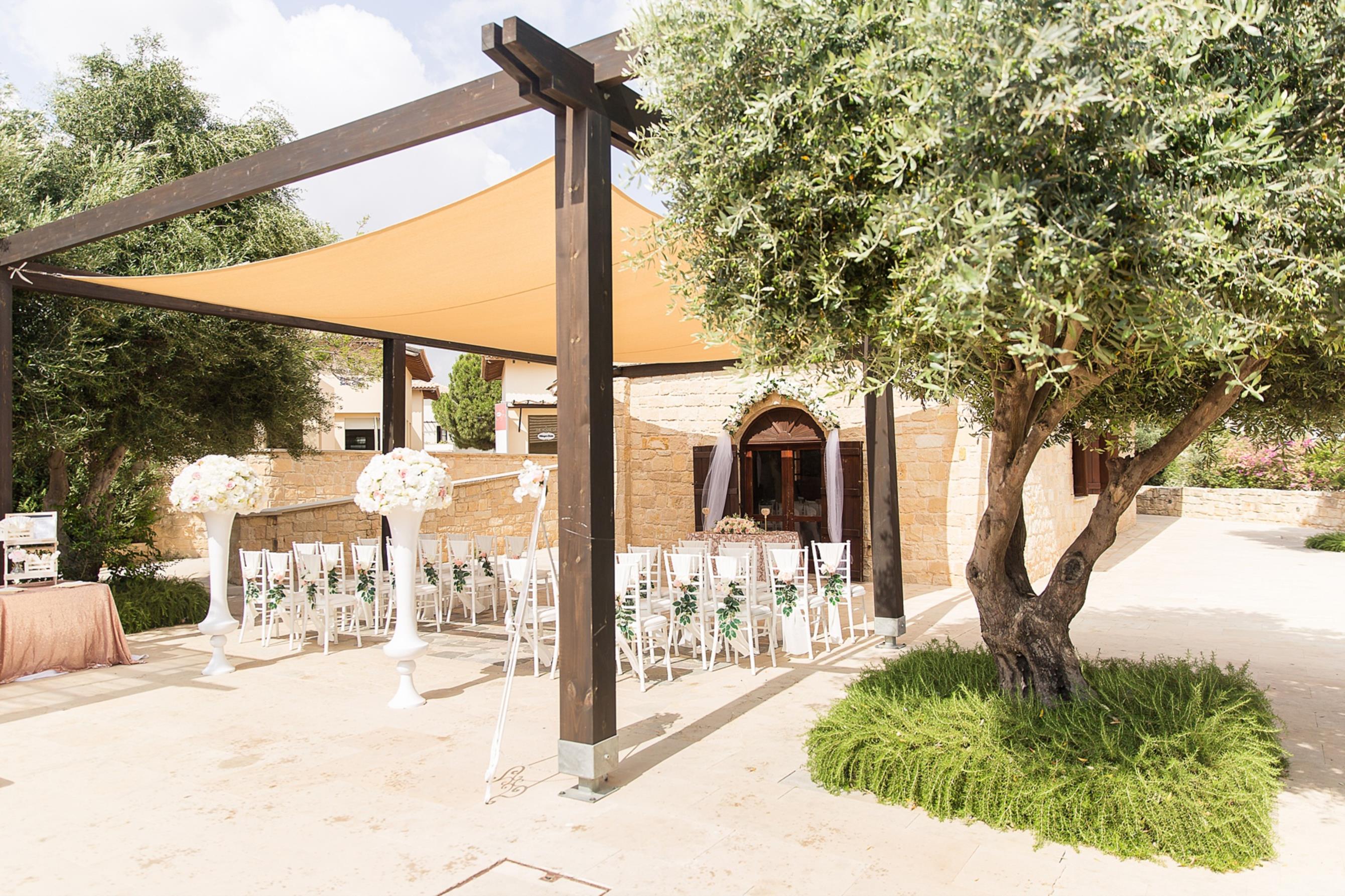 Book your wedding day in Sensatori Aphrodite Hills Resort