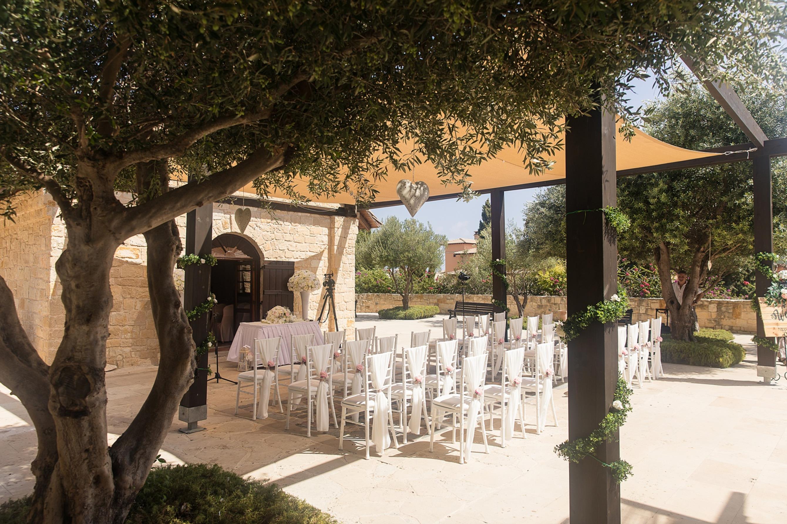 Book your wedding day in Sensatori Aphrodite Hills Resort