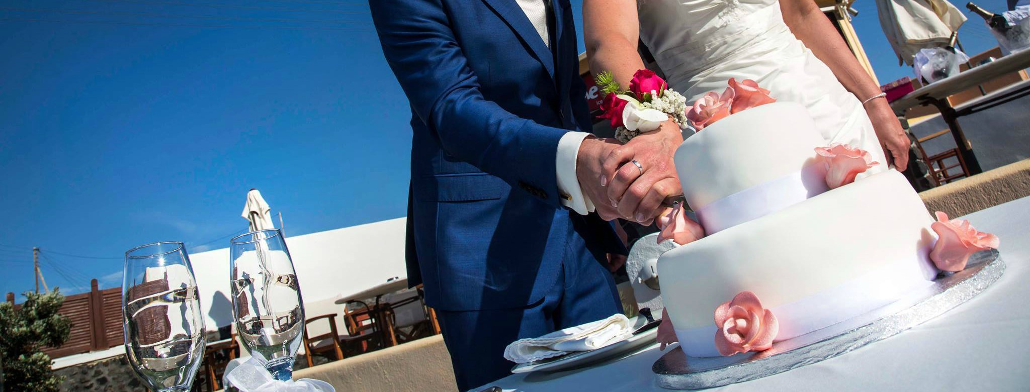 Book your wedding day in En Plo Boutique Suites Santorini