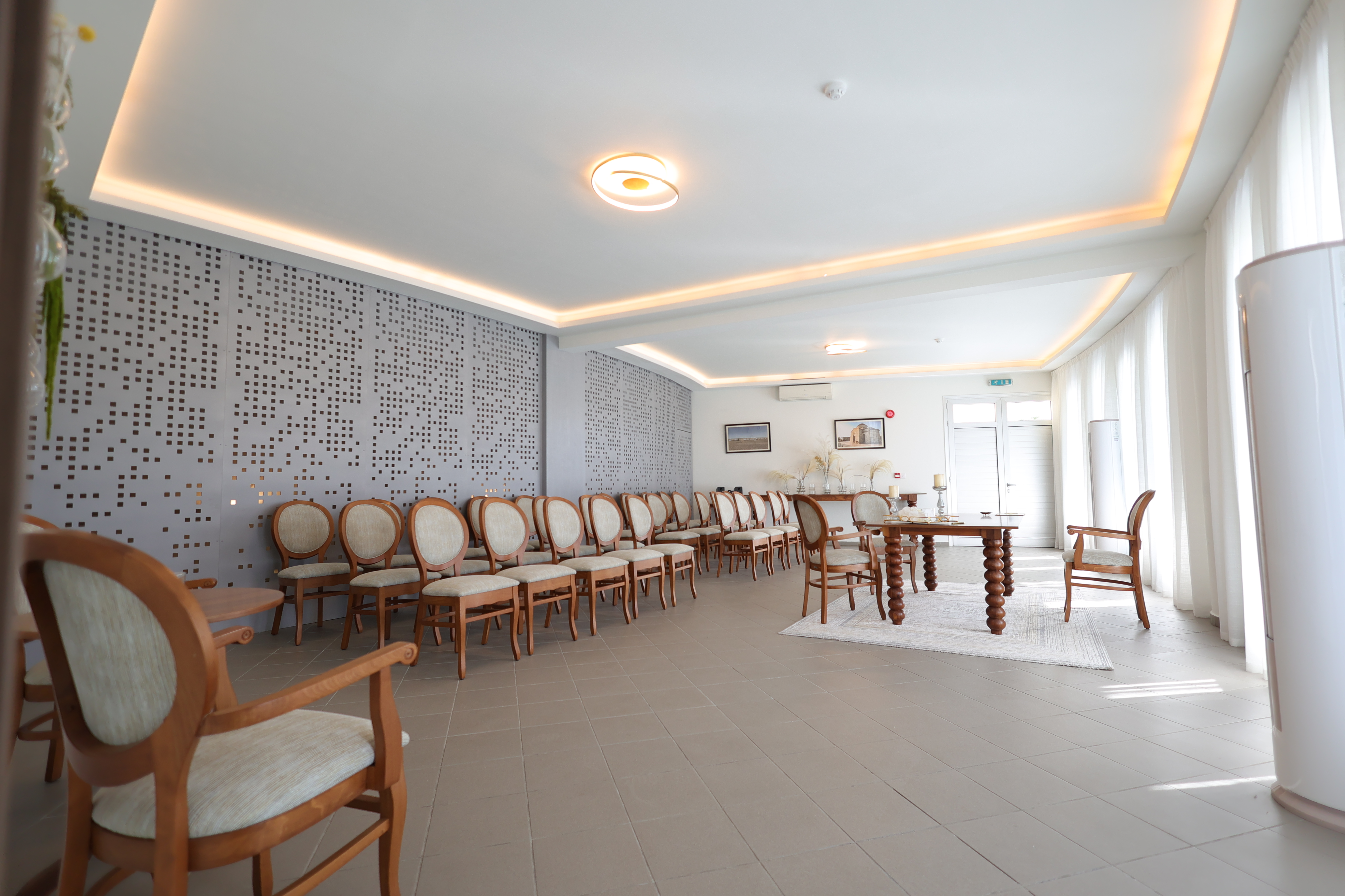 Book your wedding day in Amphitheatre Hall