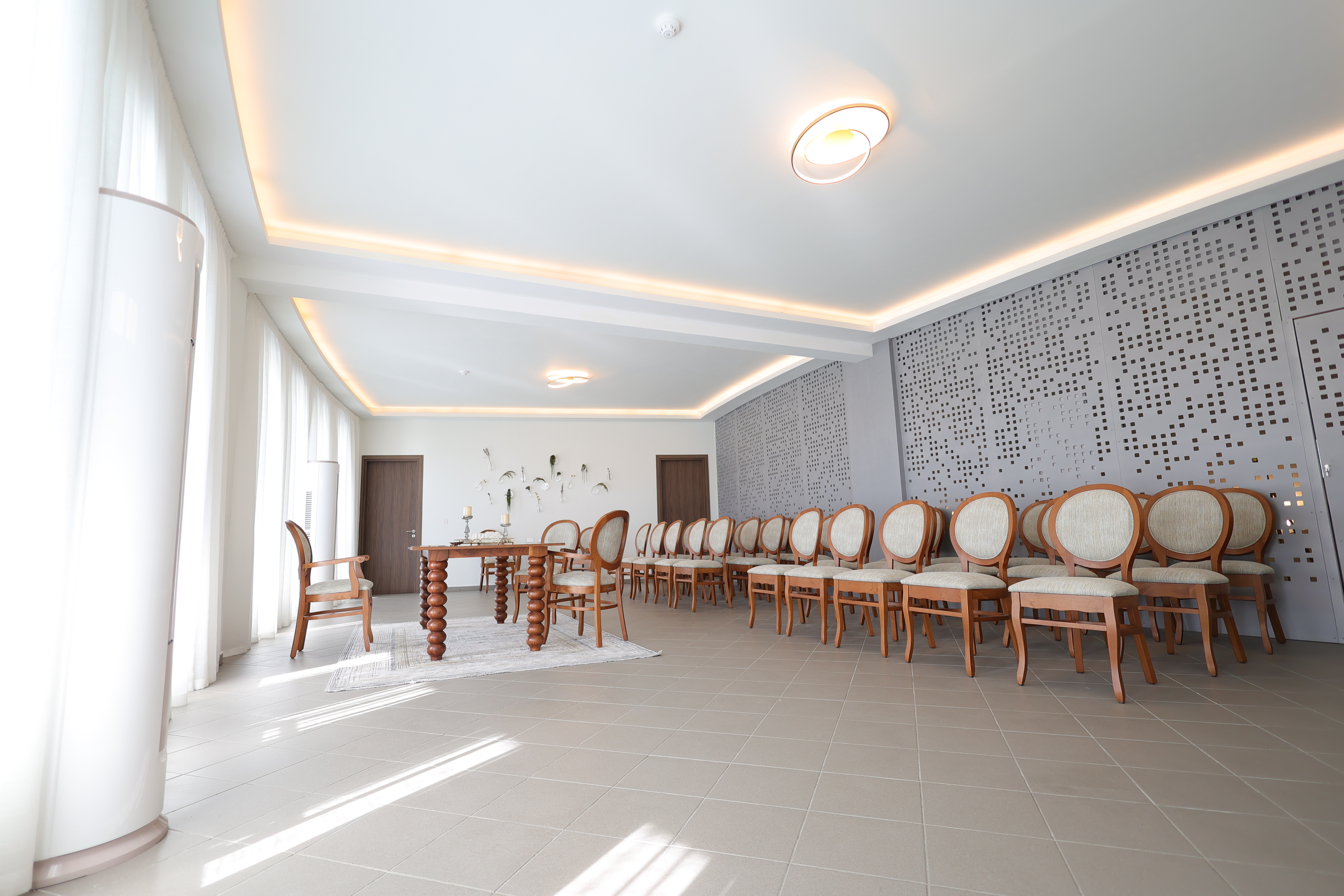 Book your wedding day in Amphitheatre Hall