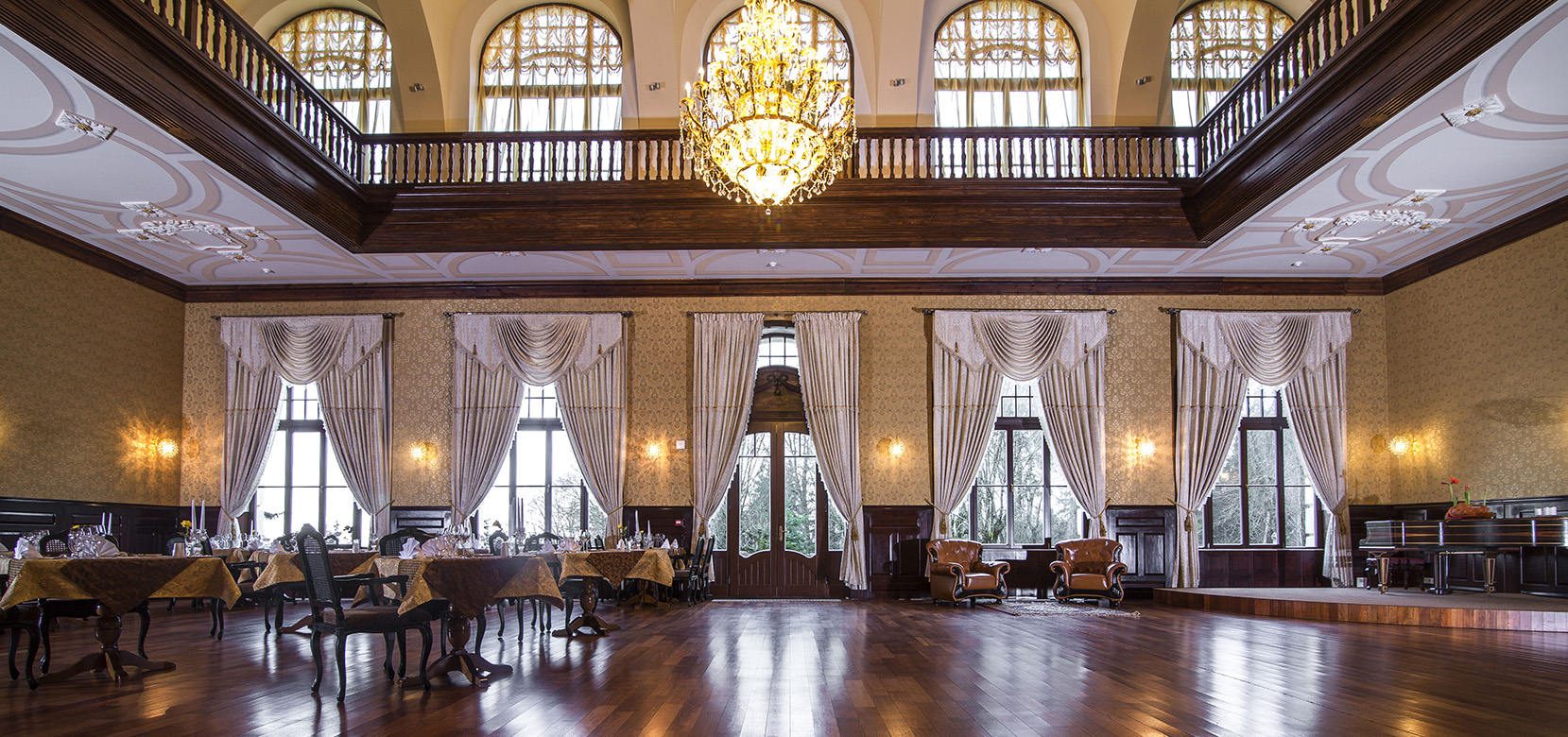 Book your wedding day in Rubezahl-Marienbad Luxury Historical Castle Hotel & Golf