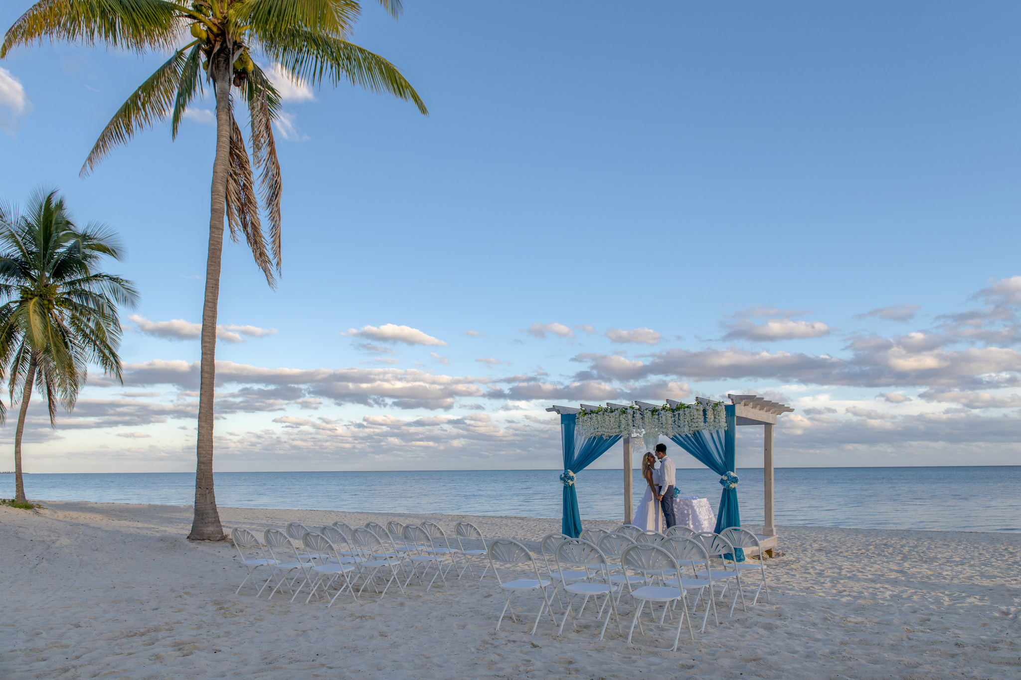 Book your wedding day in Viva Wyndham Fortuna Beach