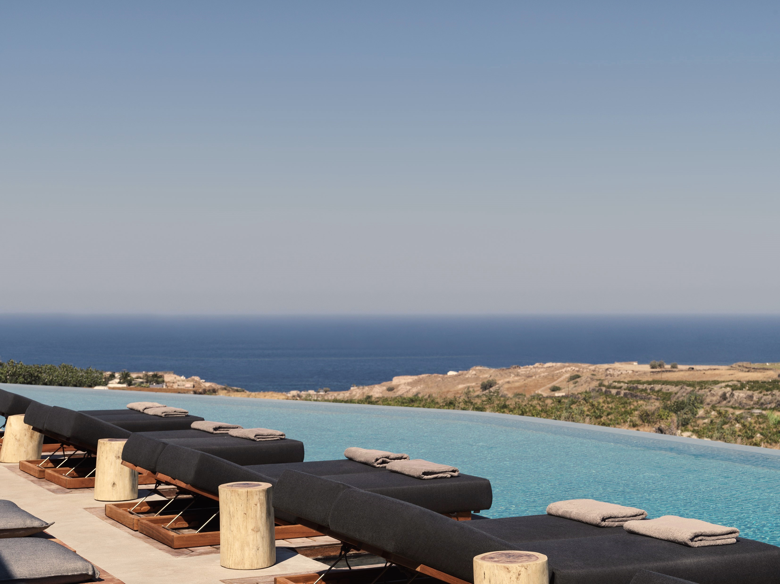 Book your wedding day in MAGMA RESORT SANTORINI