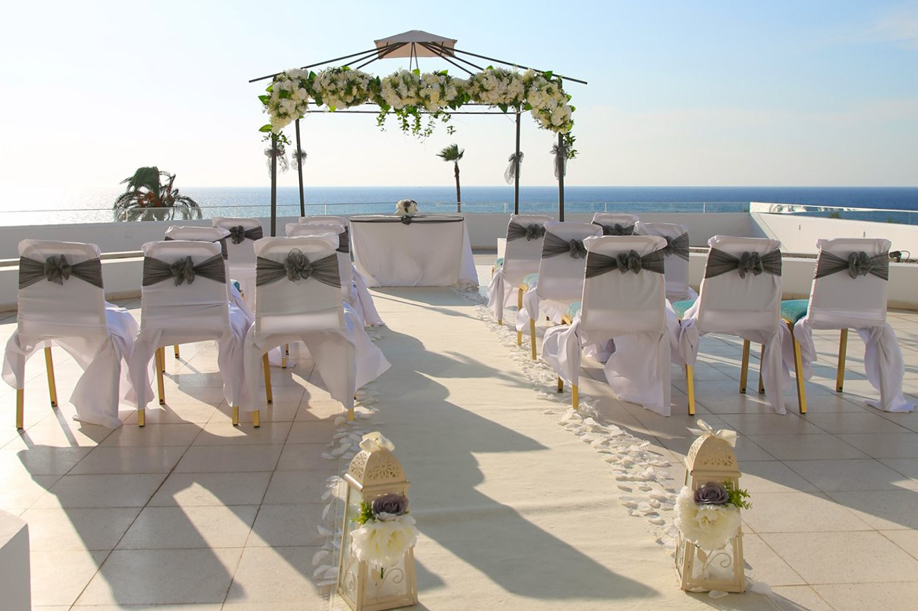 Book your wedding day in Laura Beach & Splash Resort