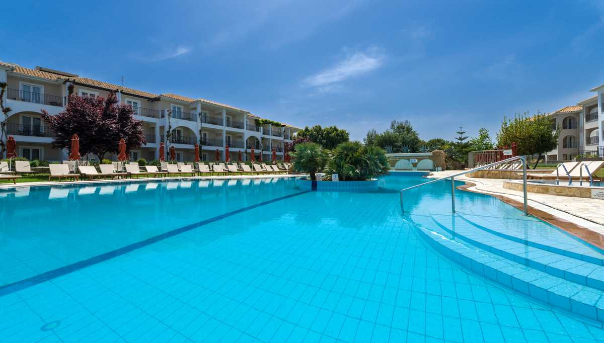 bitzaro grande hotel kalamaki zante
