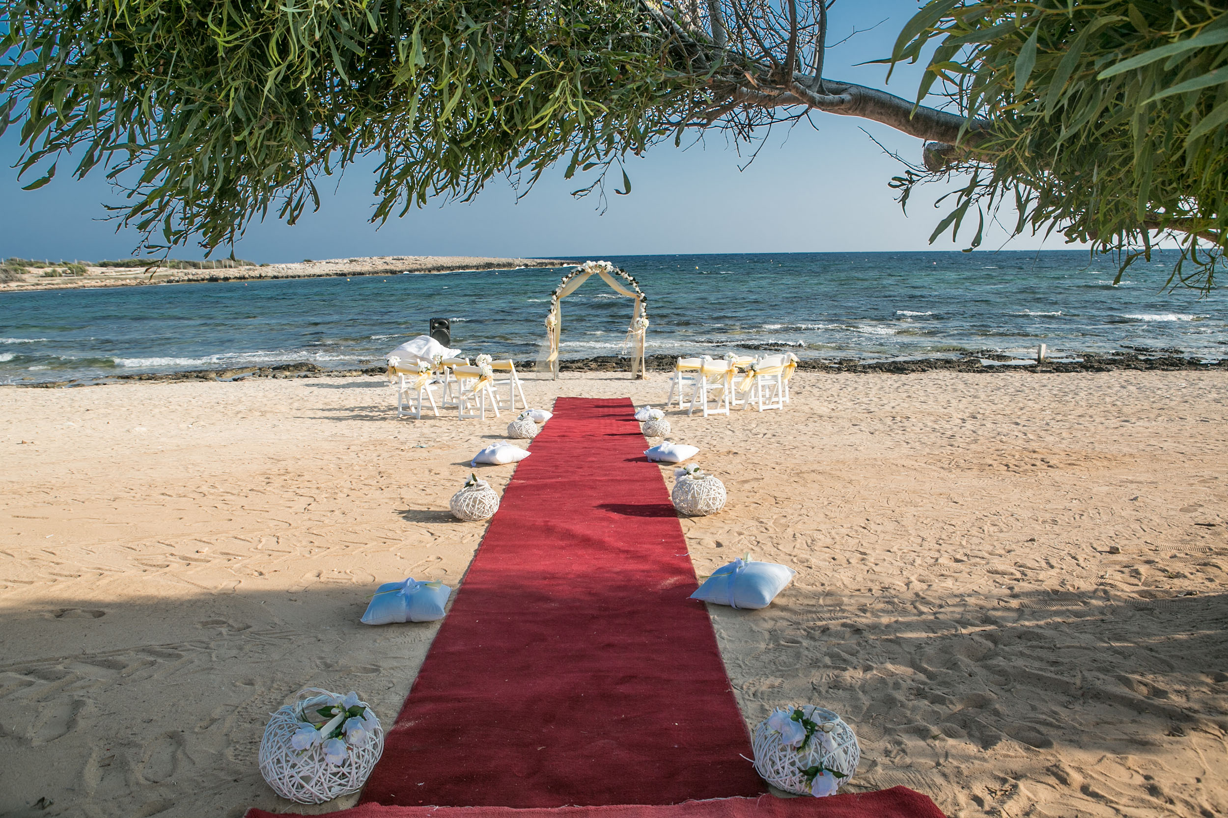 Book your wedding day in Votsalo Beach Venue (Ziatzi)