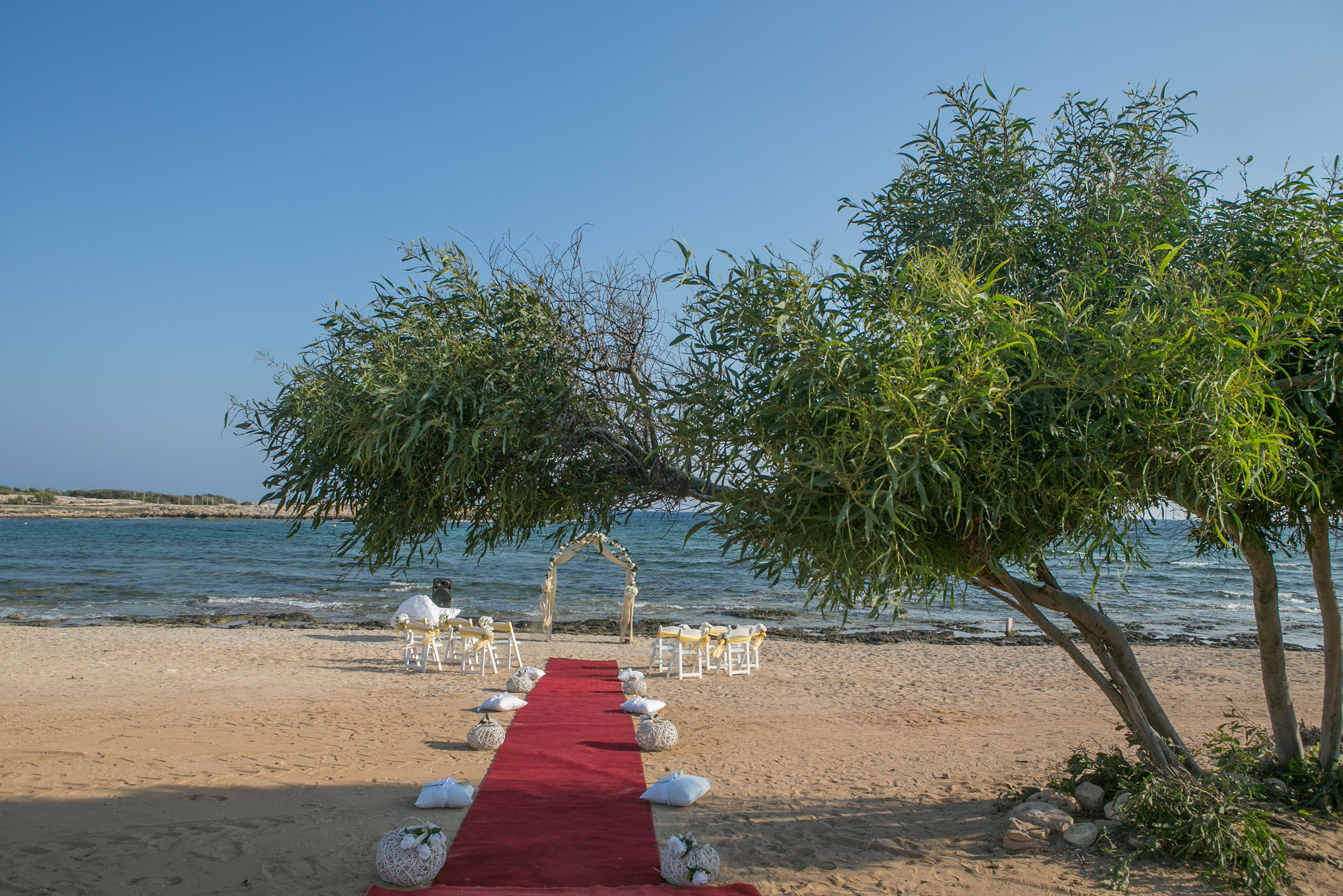 Book your wedding day in Votsalo Beach Venue (Ziatzi)