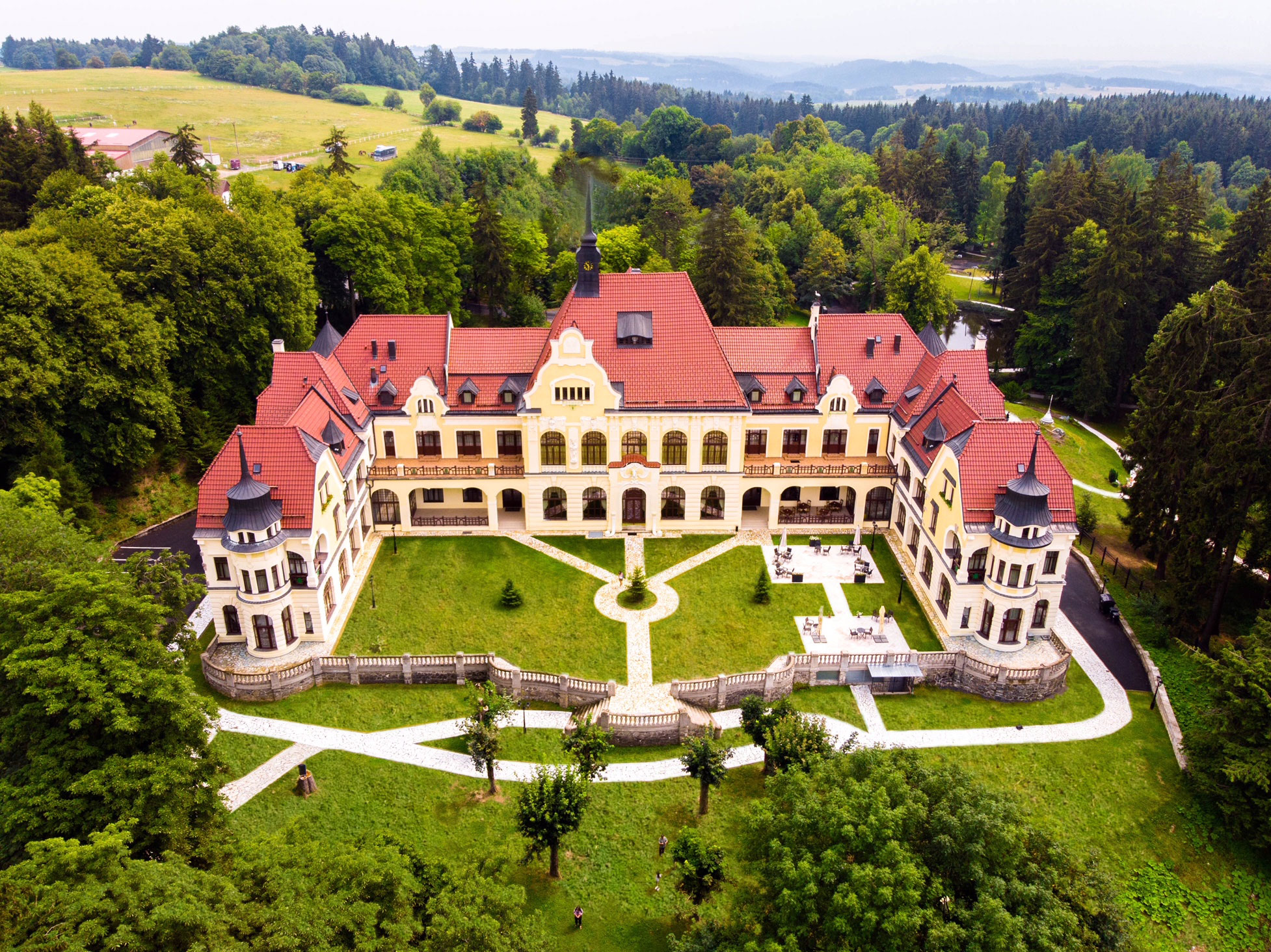 Book your wedding day in Rubezahl-Marienbad Luxury Historical Castle Hotel & Golf