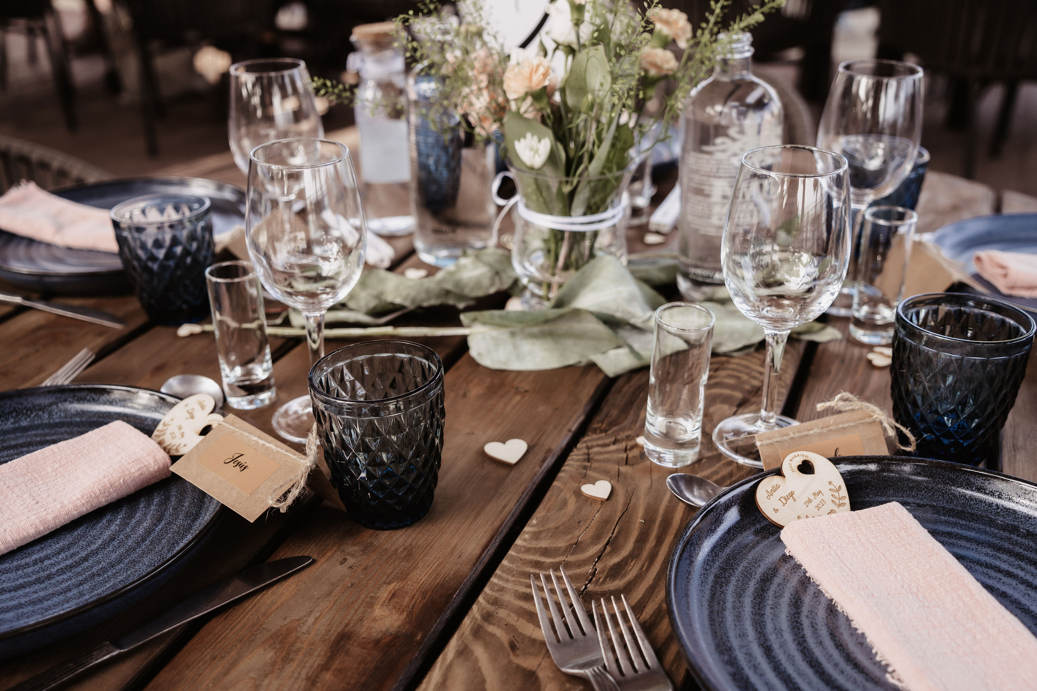 Book your wedding day in Bohemian Seascape - UM Chambao