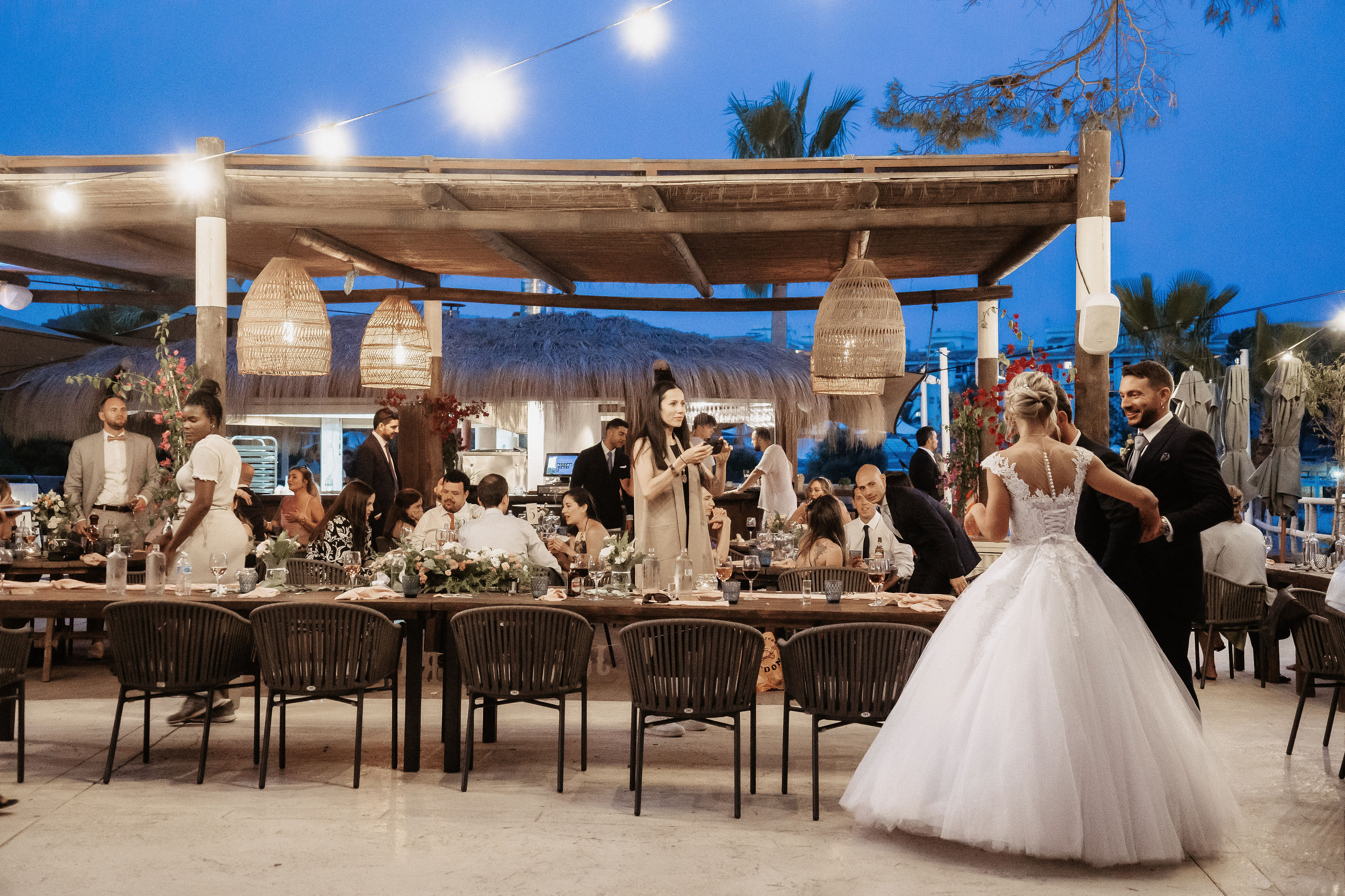 Book your wedding day in Bohemian Seascape - UM Chambao