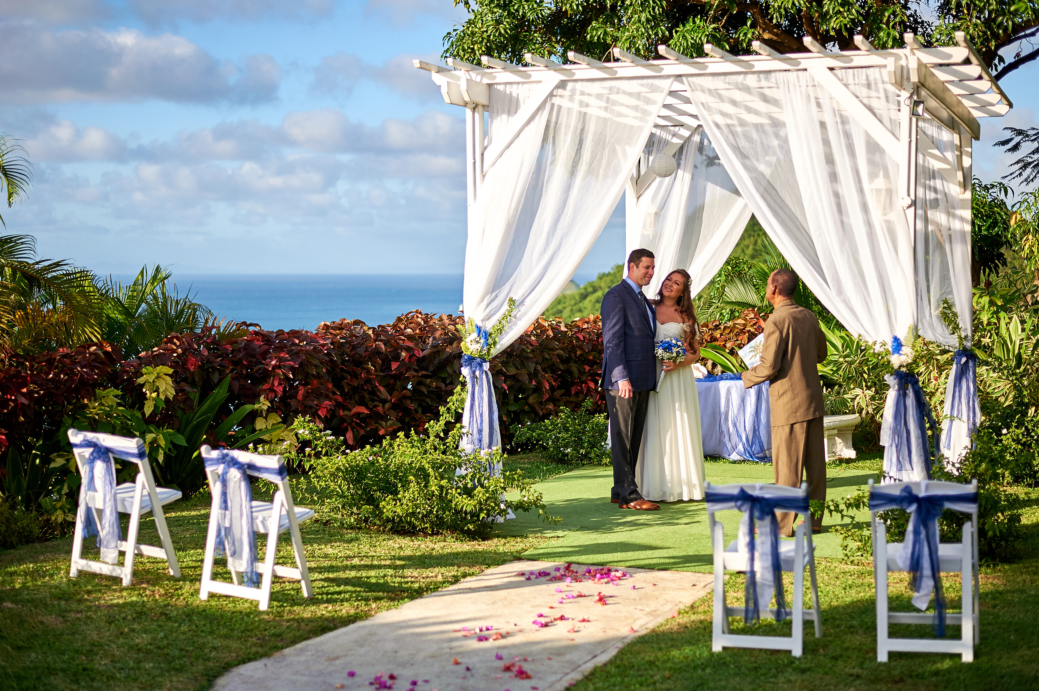 Book your wedding day in Windjammer Landing Villa Beach Resort