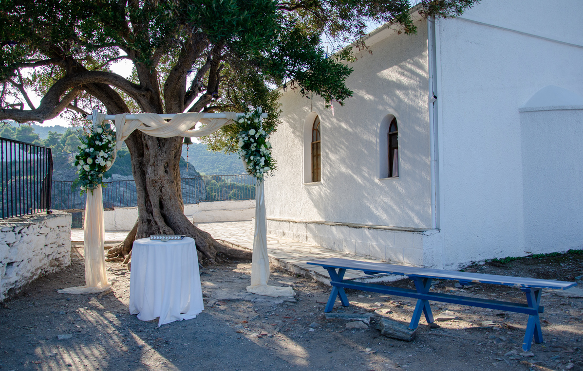 Book your wedding day in Church of Agios Ioannis Kastri Skopelos