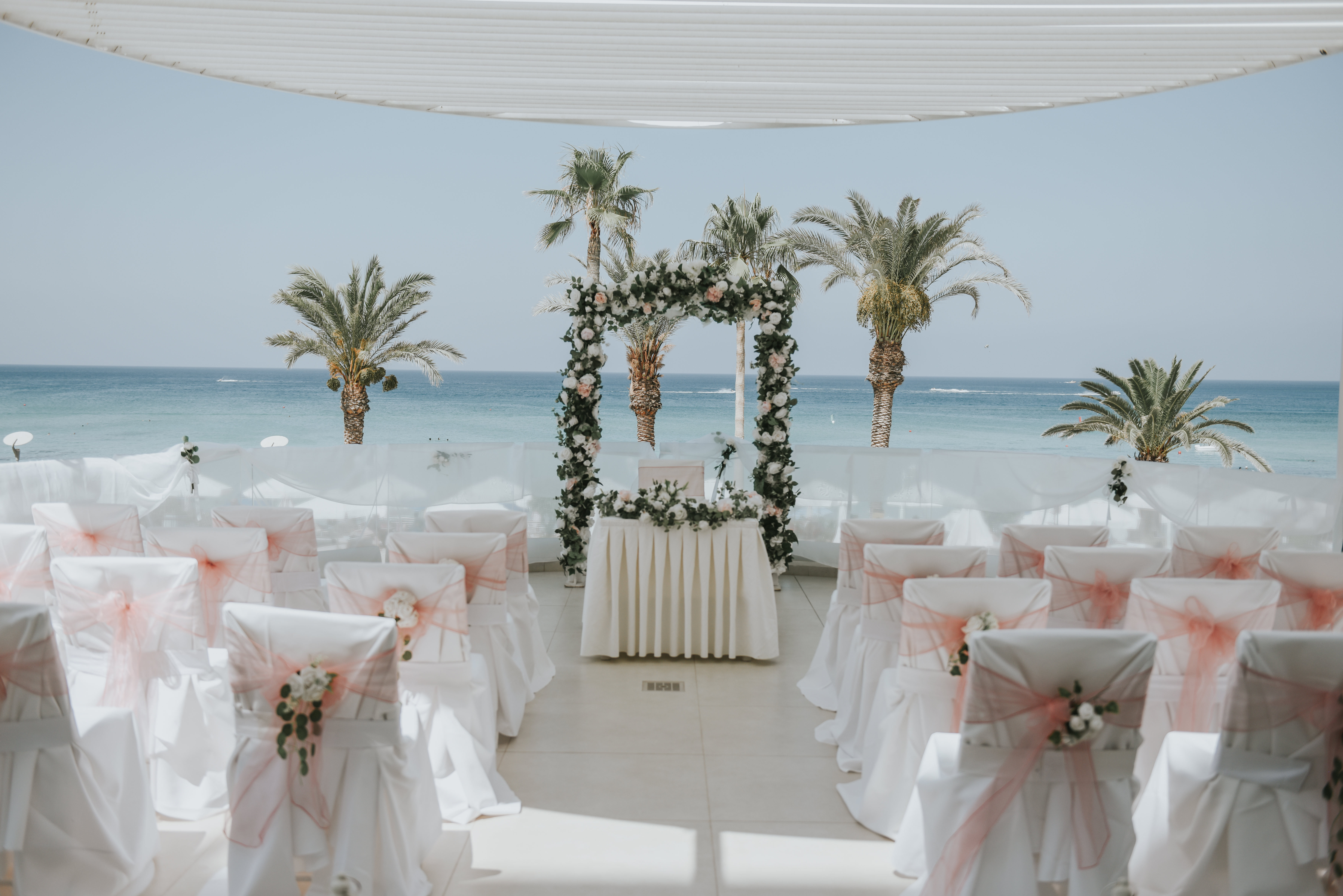 Book your wedding day in Sunrise Beach Hotel