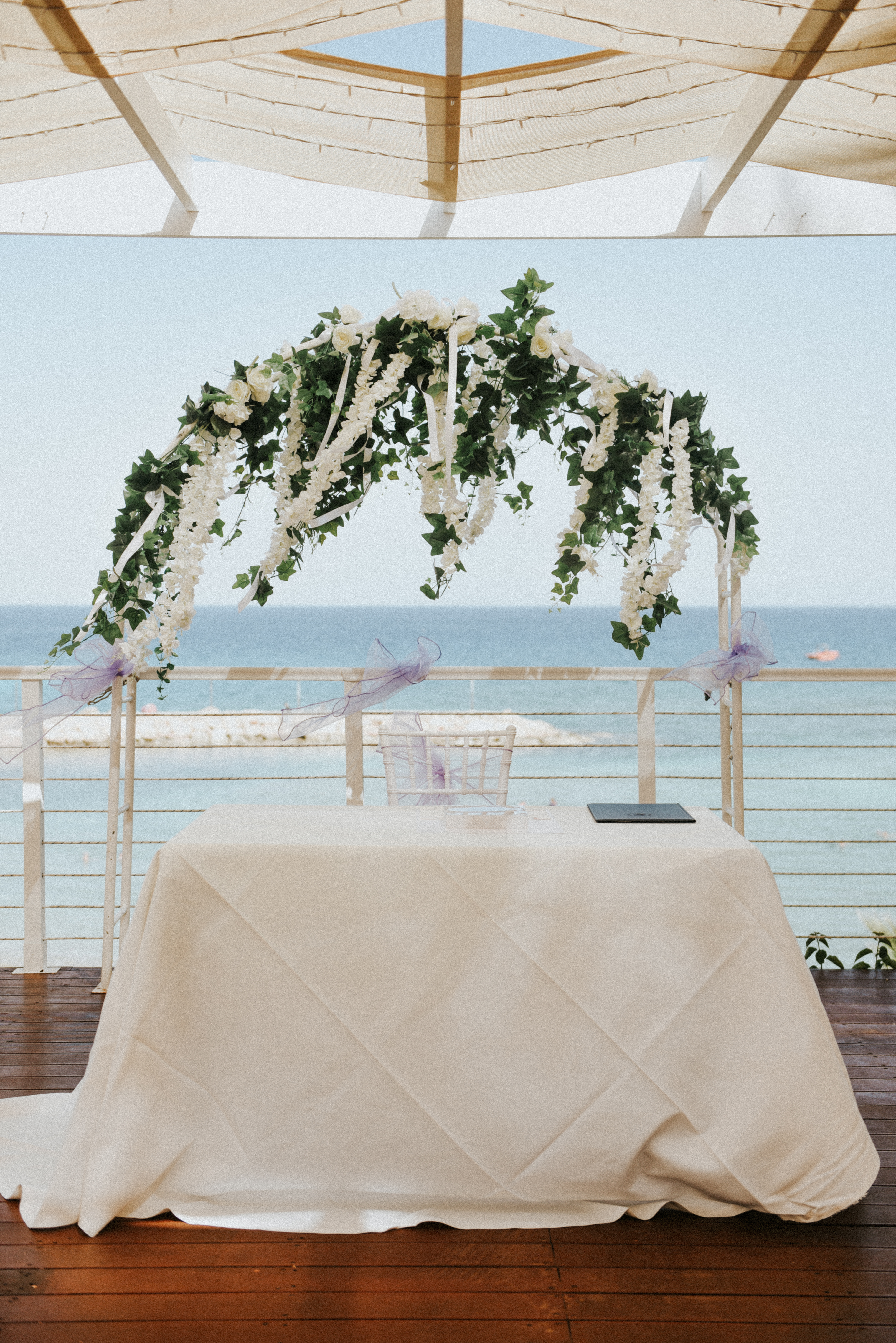 Book your wedding day in Sea View Deck