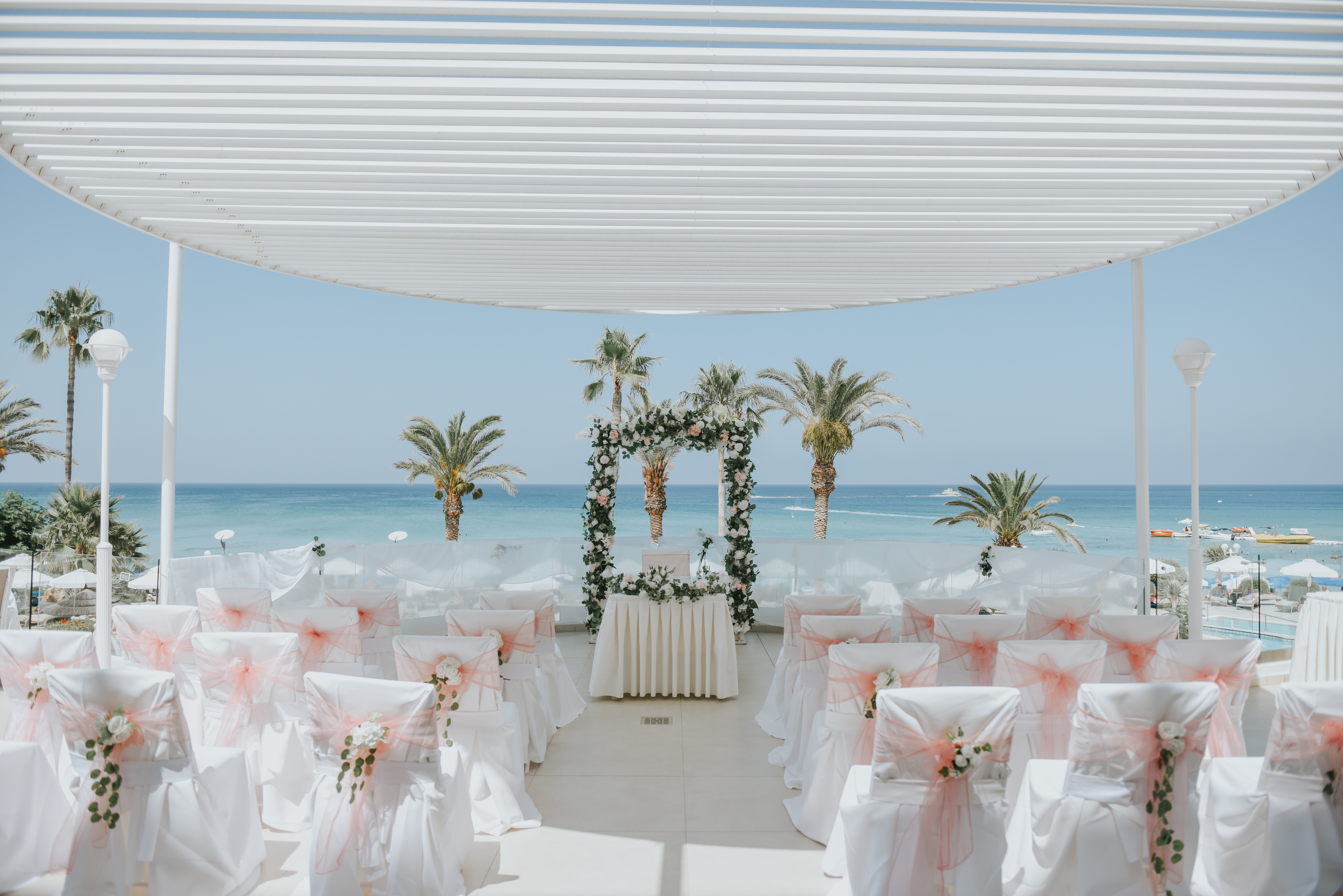 Book your wedding day in Sunrise Beach Hotel