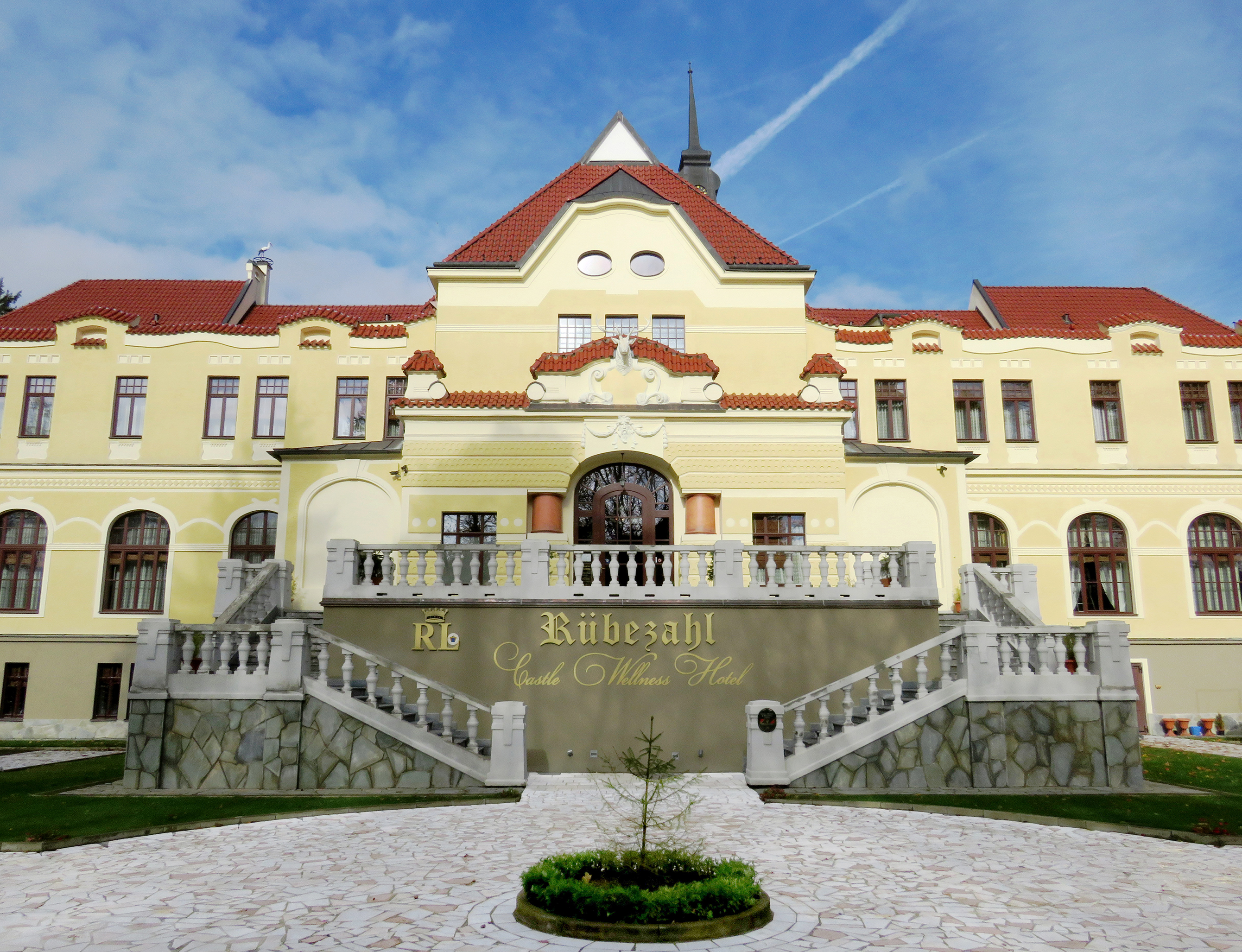 Book your wedding day in Rubezahl-Marienbad Luxury Historical Castle Hotel & Golf