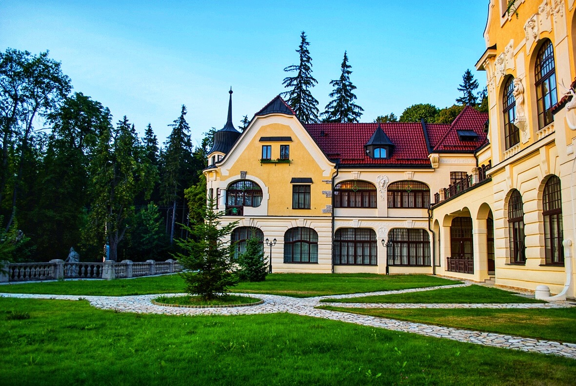 Book your wedding day in Rubezahl-Marienbad Luxury Historical Castle Hotel & Golf