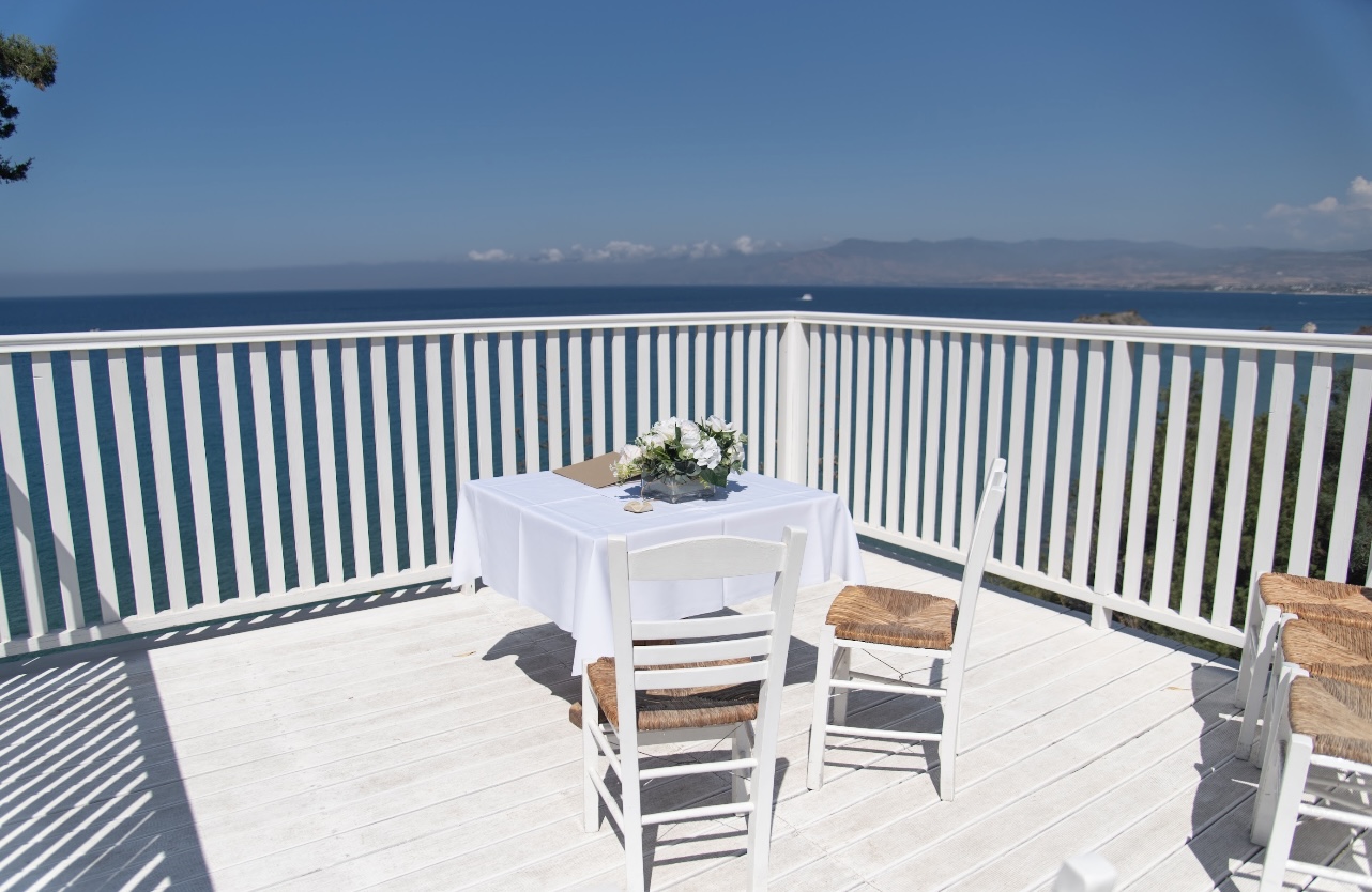 Book your wedding day in Aphrodite Point Venue