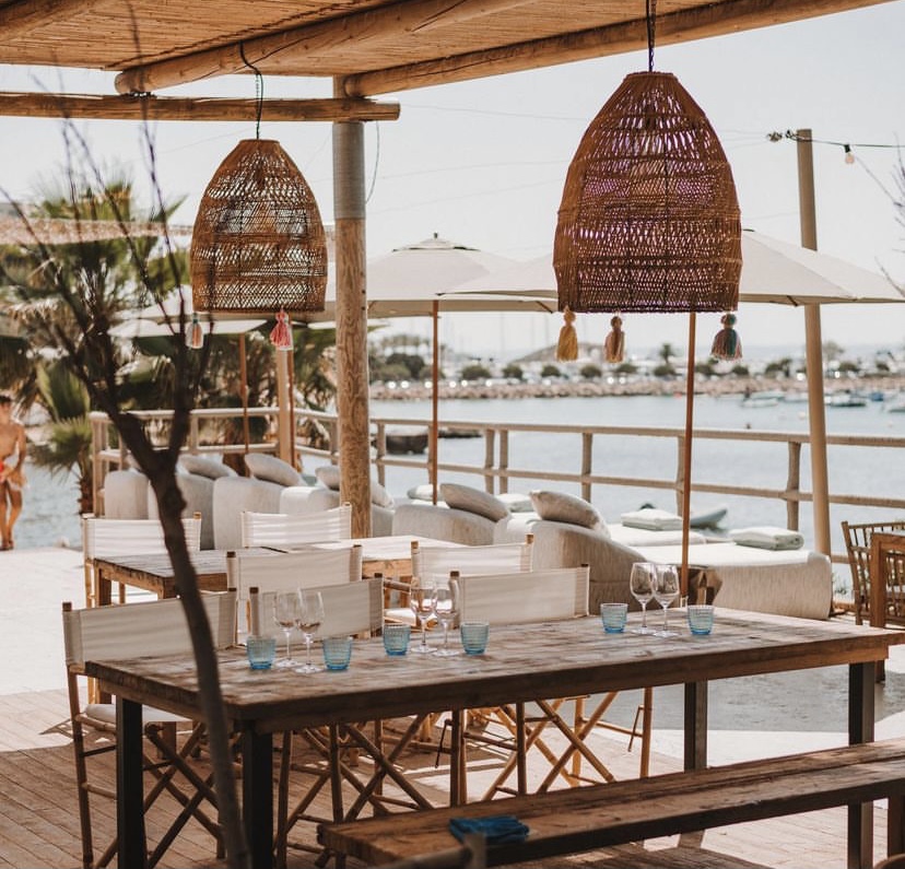 Book your wedding day in Bohemian Seascape - UM Chambao