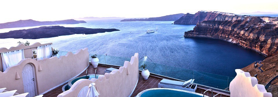 Book your wedding day in Suites of the Gods Spa Hotel Santorini