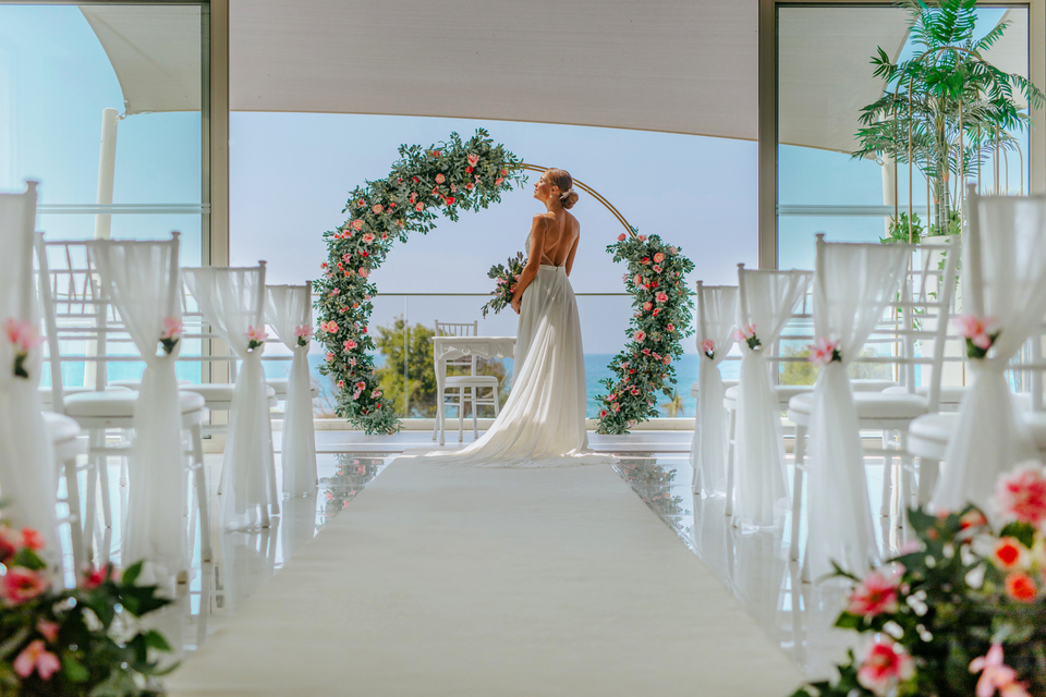 Book your wedding day in Louis Ivi Mare