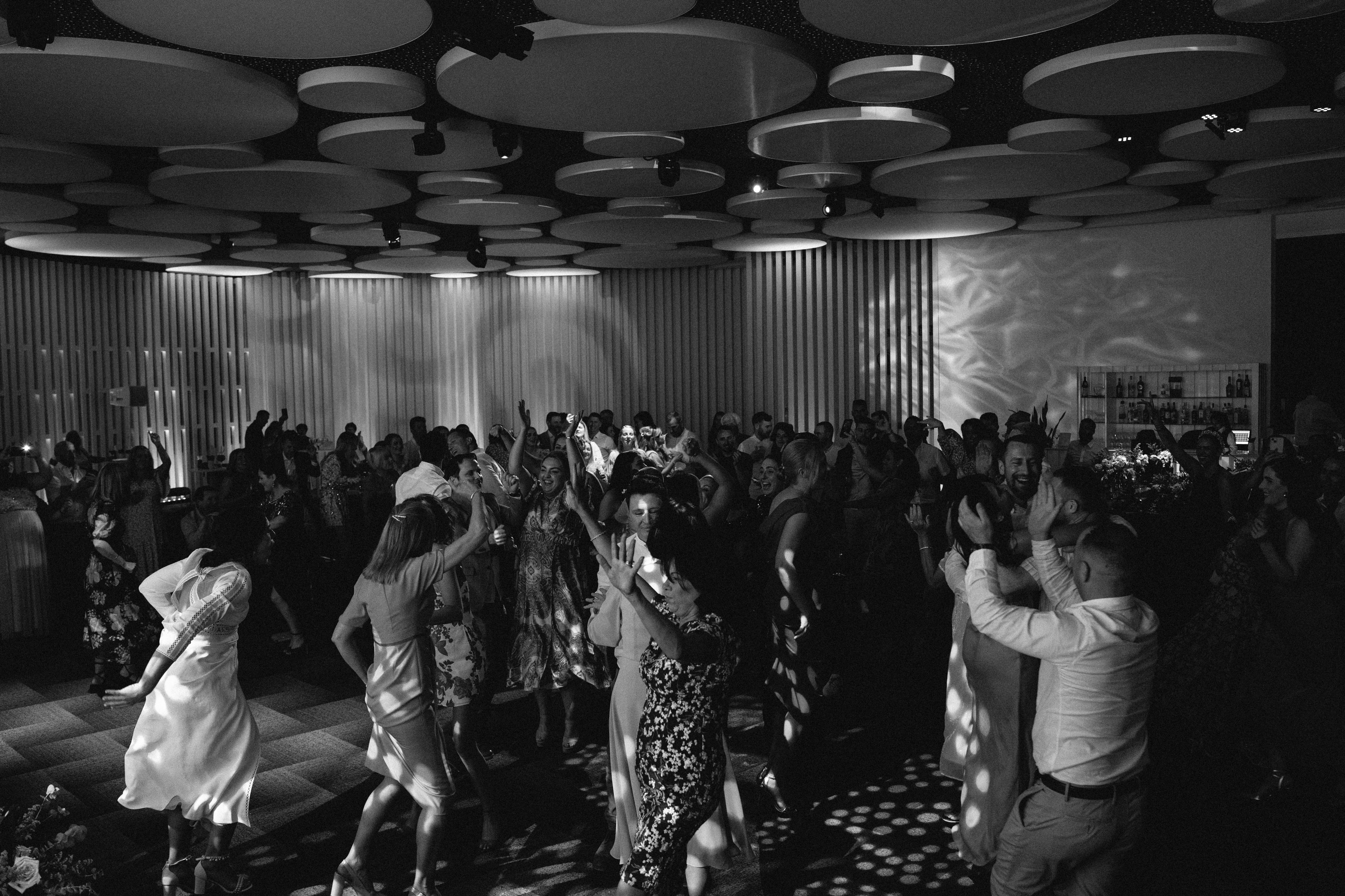 Book your wedding day in GF VICTORIA