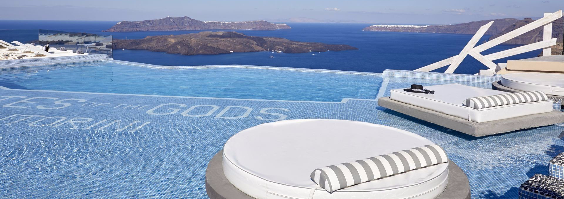 Book your wedding day in Suites of the Gods Spa Hotel Santorini