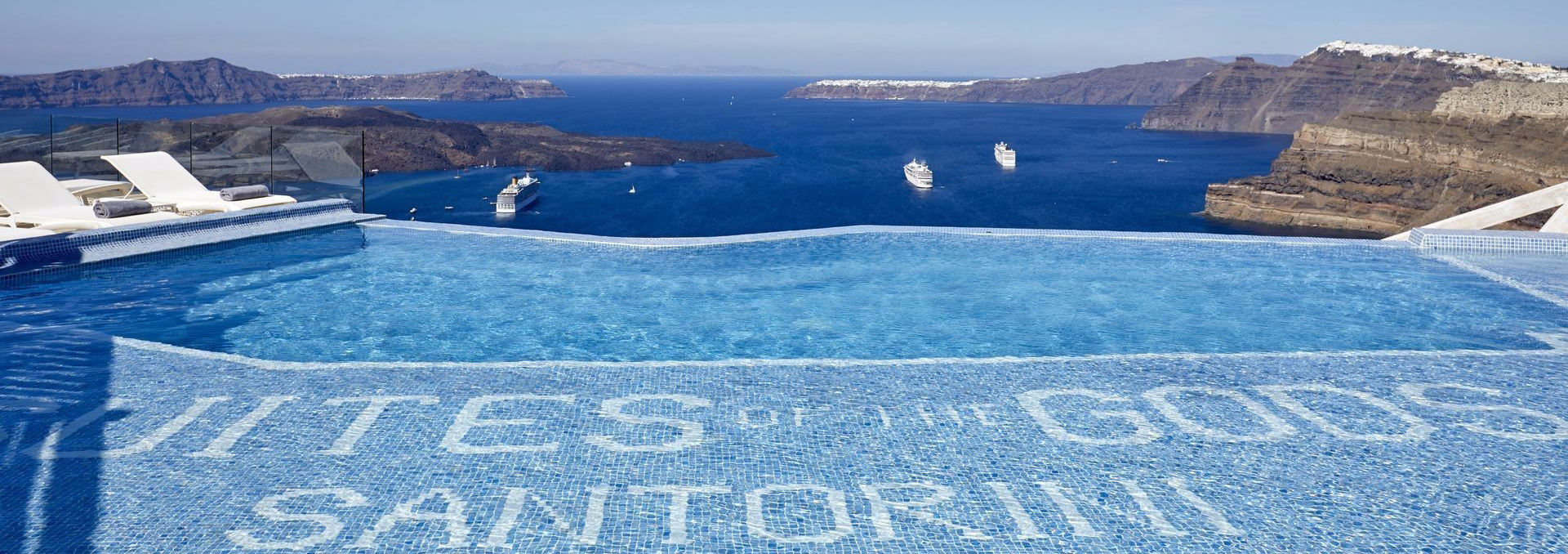 Book your wedding day in Suites of the Gods Spa Hotel Santorini