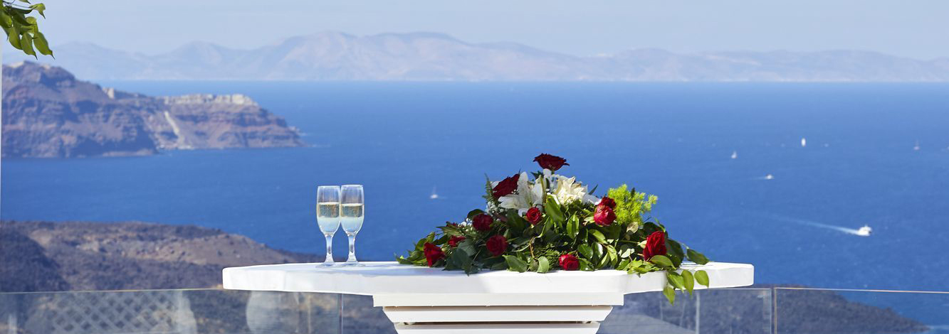 Book your wedding day in Suites of the Gods Spa Hotel Santorini