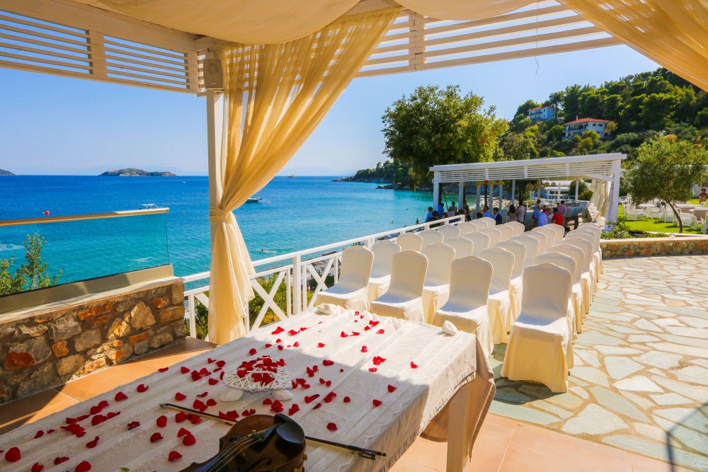 Book your wedding day in Kassandra Bay Resort Skiathos